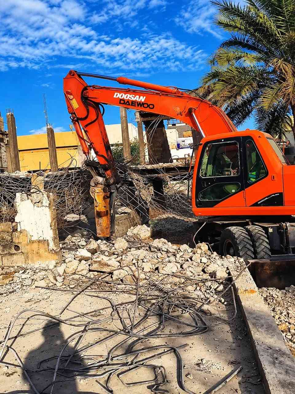 السلام عليكم ورحمة الله وبركاته ✋ 
جاهزون لهدم الدور والمباني العاليه ورفع الأنقاض ⛏️⚒️ 
بأسعار مناسبة بل اضافه نشتري كافه الشيش المستعمل ⛏️⚒️والفظلات والحديد السكراب والشيلمان والسندويج ⛏️⚒️ #مقاولات_عامه ⚒️⚒️⚒️ 

في بغداد 📍📍
لتواصل الاتصال او واتساب ***********

نص مكتوب في الصور:
- السلام عليكم جاهزون ل
- هدم الدور ورفع الانقاض
- بأسعار مناسبة
- و شراء كافه شيش
- مستعمل والحديد
- وكافه انوع البوب
- والشبابيك والشيلمان
- والجينكو والستندويج في
- بغداد لتواصل
- واتساب ***********
- اتصال ***********