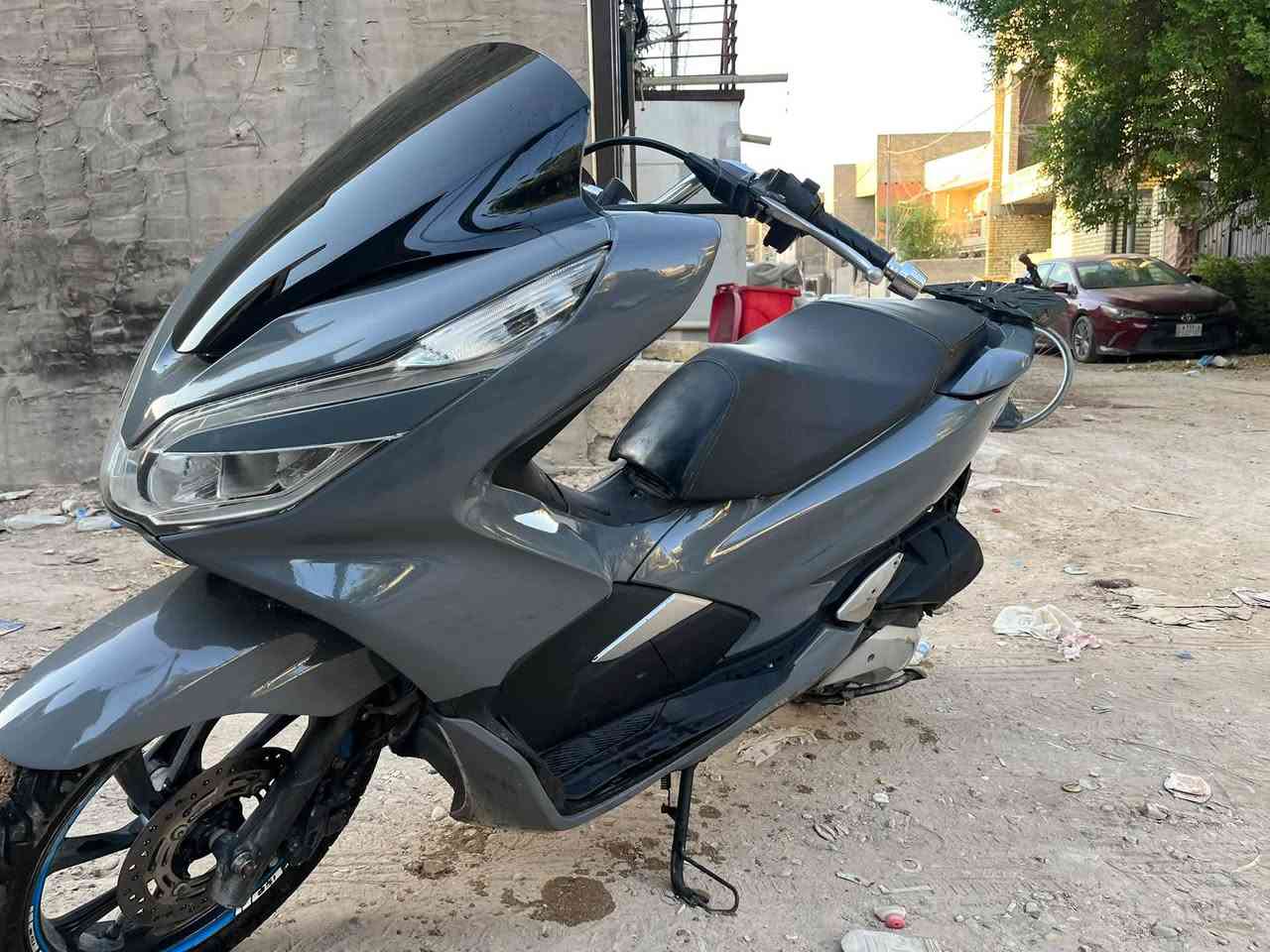 سلام عليكم pcx جيل ثالث وراد ياباني دراجه كفاله برغي ما مفتوح بيه فقط بيه دخانه بيضه مكان مصفه دوره ***********
