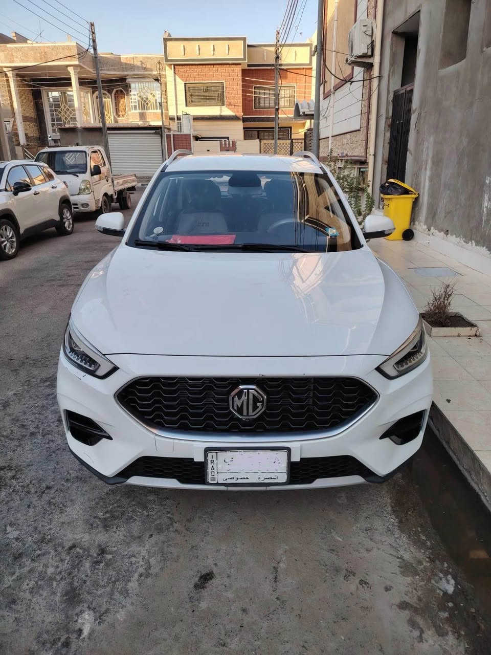 Comfort

🚗 المواصفات:

* الموديل: MG ZS 2024
* الفئة: Comfort
* الممشى: 50,000 كم
* المحرك: 1.5 لتر (1500 CC)
* المحرك تنفس طبيعي وليس تيربو
* ناقل حركة أوتوماتيك
* اللون الخارجي: أبيض
* إضاءة أمامية LED
* إضاءة خلفية LED
* السيارة تحت ضمان الوكالة
* جميع الصيانات الدورية تمت داخل الوكالة
* السيارة استخدام شخصي وحالتها جيدة

حالة السيارة:
السيارة تعرضت لحادث بسيط جداً، والضرر يقتصر على ضربة خفيفة في جهة الأبواب من جانب الراكب، تشمل الباب الأمامي والباب الخلفي. الضرر بسيط ويحتاج إلى إصلاح، مع توضيح الحالة للمشتري بكل شفافية
*********** البصرة, العراق
