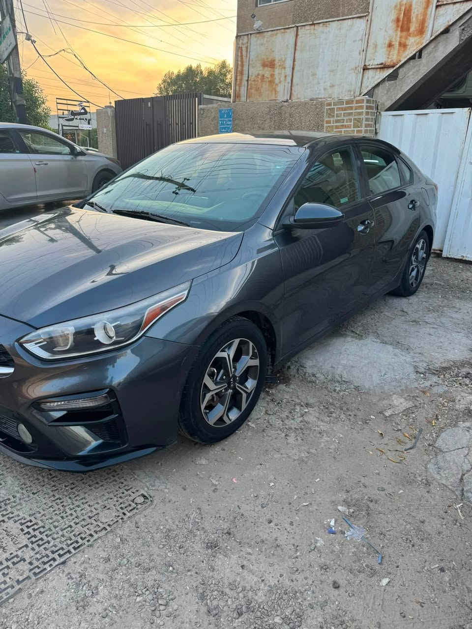 السلام عليكم 
للبيع 
كيا فورتي 2019 امريكي 
محرك 2000 دوش
كير AT المرغوب
راداد امامي
ماشيه 62 ميل 
السعر 127 وبيها مجال
رقم اربيل سنويه وهزه جديده 
السياره حادثه بابتين عكس السايق واشويه من الچاملغ الخلفي البچم كبس ما مفتوح صورة الحادث موجوده
للاستفسار أكثر الاتصال على الرقم

‭***********‬
