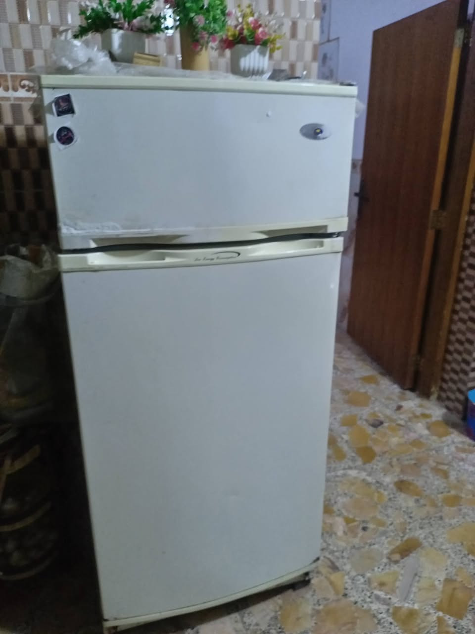 ثلاجه البيع شغله مع مبرده للستفسار ع *********** بابل قضاء قاسم
