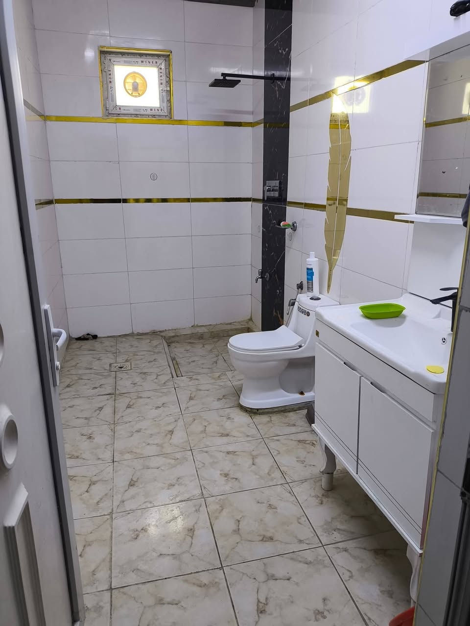 بيت اصلاح زراعي مسجل بالطابو للبيع المساحة الكلي ٥٥٠ متر العنوان حله حي العسكري ٨٠ الثانية للأستفسار ***********
