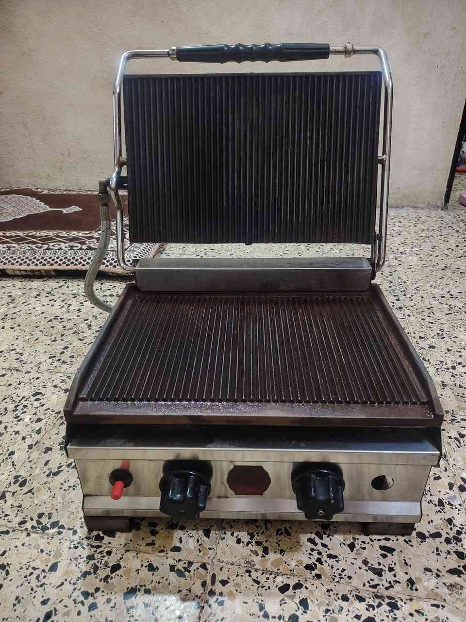 كابسه مال مطعم اصليه ثكيله حيل صار 3 اشهر مستخدمه اشتريناها للمطعم ب 250 الف وهسه نريد نبيعها سعر 180 /***********
