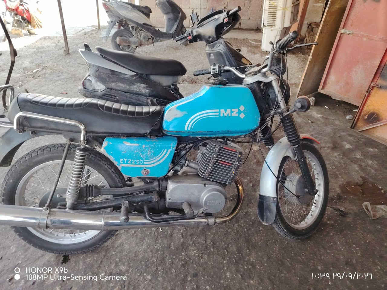 دراجه ٨٤ للبيع مسجل بدون راعي سعر مليون و خمسميه *********** مو شراي لا يخابرني  رجا

نص مكتوب في الصور:
- HONOR X9b
- 108MP Ultra-Sensing Camera
- ٢٠٢٦/٠٩/٢٩ ١٠:٤٠
- ١٠:٤٠ ٢٩/٠٩/٢٠٢٦
- HONOR X9b 108MP Ultra-Sensing Camera 10:39 29/09/2026