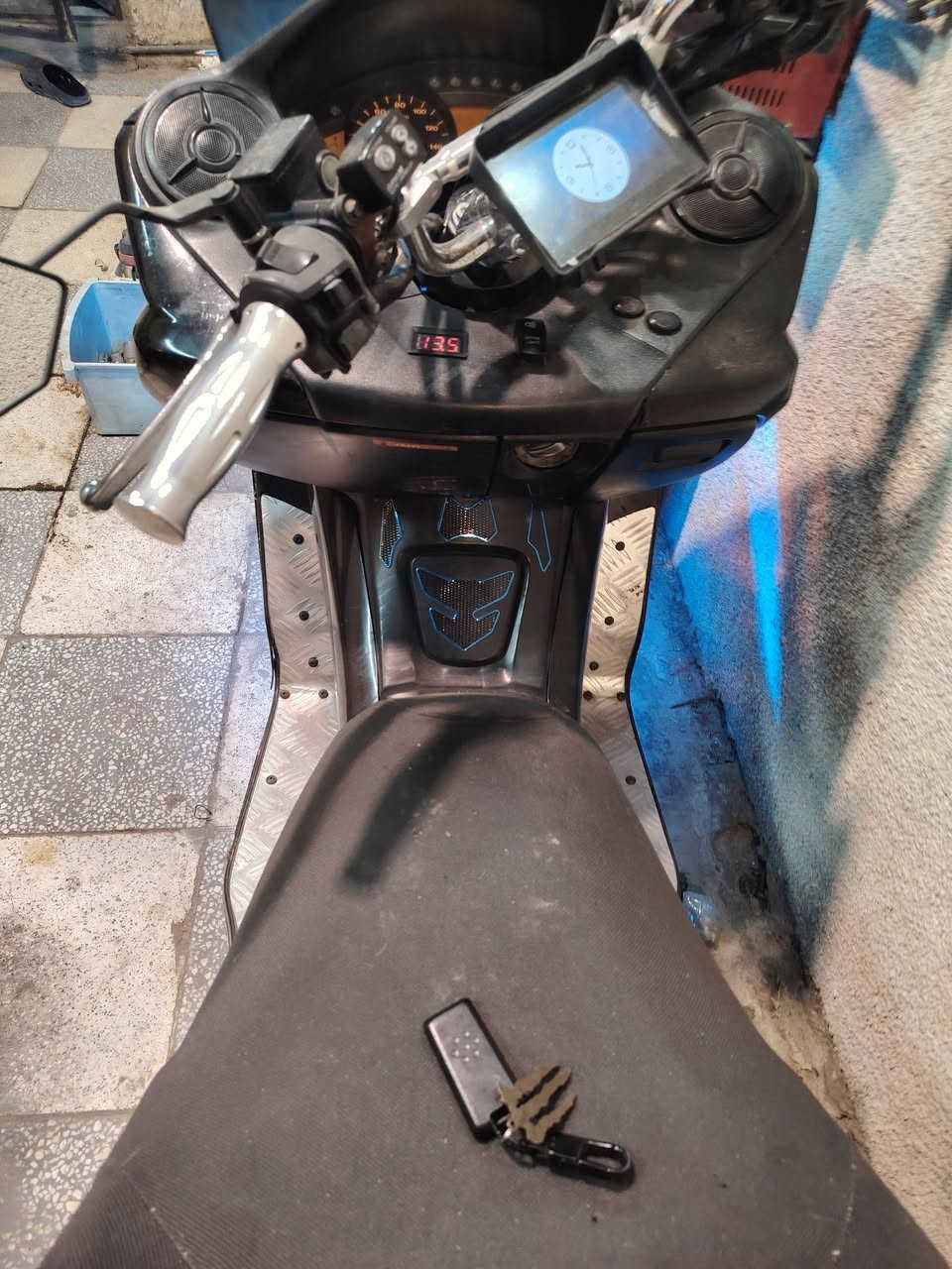 السلام عليكم دراجه فورزا صفر ١٠ محرك بلادي دراجه نضيفه عميه بلاد السعر مليون ونص قفل عنواني بغداد ***********

