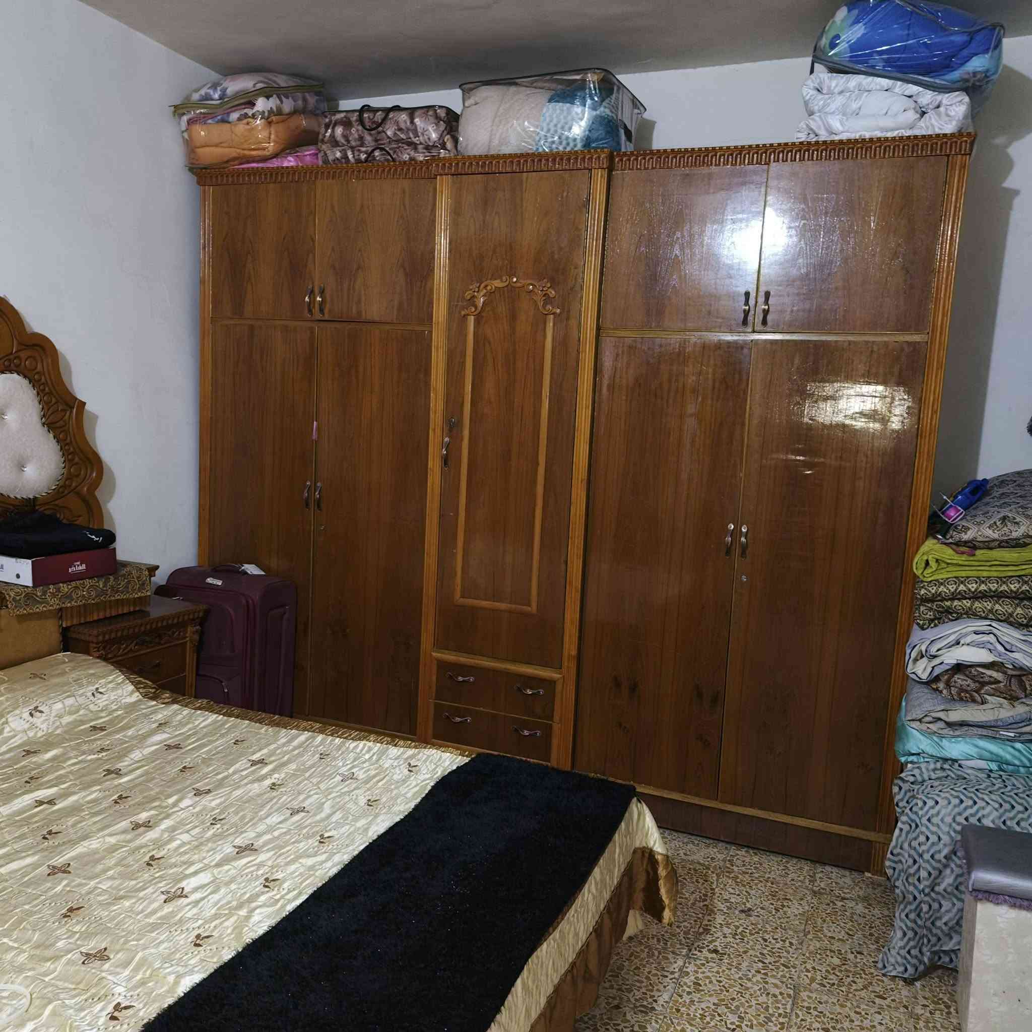 السلام عليكم
غرفة أخشاب للبيع  
نظيفه داخل وخارج السعر800 وبيها مجال 
الاتصال على الرقم ***********
