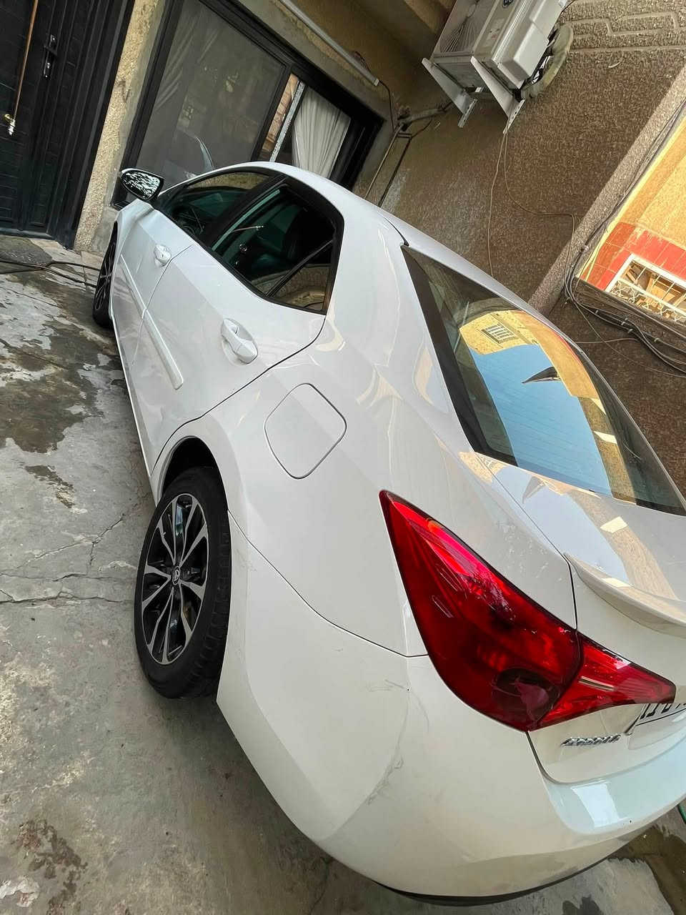 سلام عليكم للبيع
تويوتا كورلا  COROLLA 
لون ابيظ
موديل الصنع  2018
مواصفات SE
بغداد دولي كله جديد شرط التحويل
مواصفات….SEالمعروفة
داخل جلد ومخمل 
رادار امامي
كامرا خلفية
شاشة 
اشاير بالمري 
تحكمات استيرن
مثبت السرعه
حاكية بلوتوث
تبريد ثلج مبدل منضومه كاملك كمبريسر وراديتر وبخاخ كله جديد 
باتري جديد 
عبوت الفيت بم 
تخم تاير جديد صار شهرين من شديدهن
حدايديت السيارة كله جديده 
سياره جاهزه بدون نقص
السعر المطلوب 130 وبيه مجال 
بغداد السيديه 
***********
السونار مرفق مع الصور
