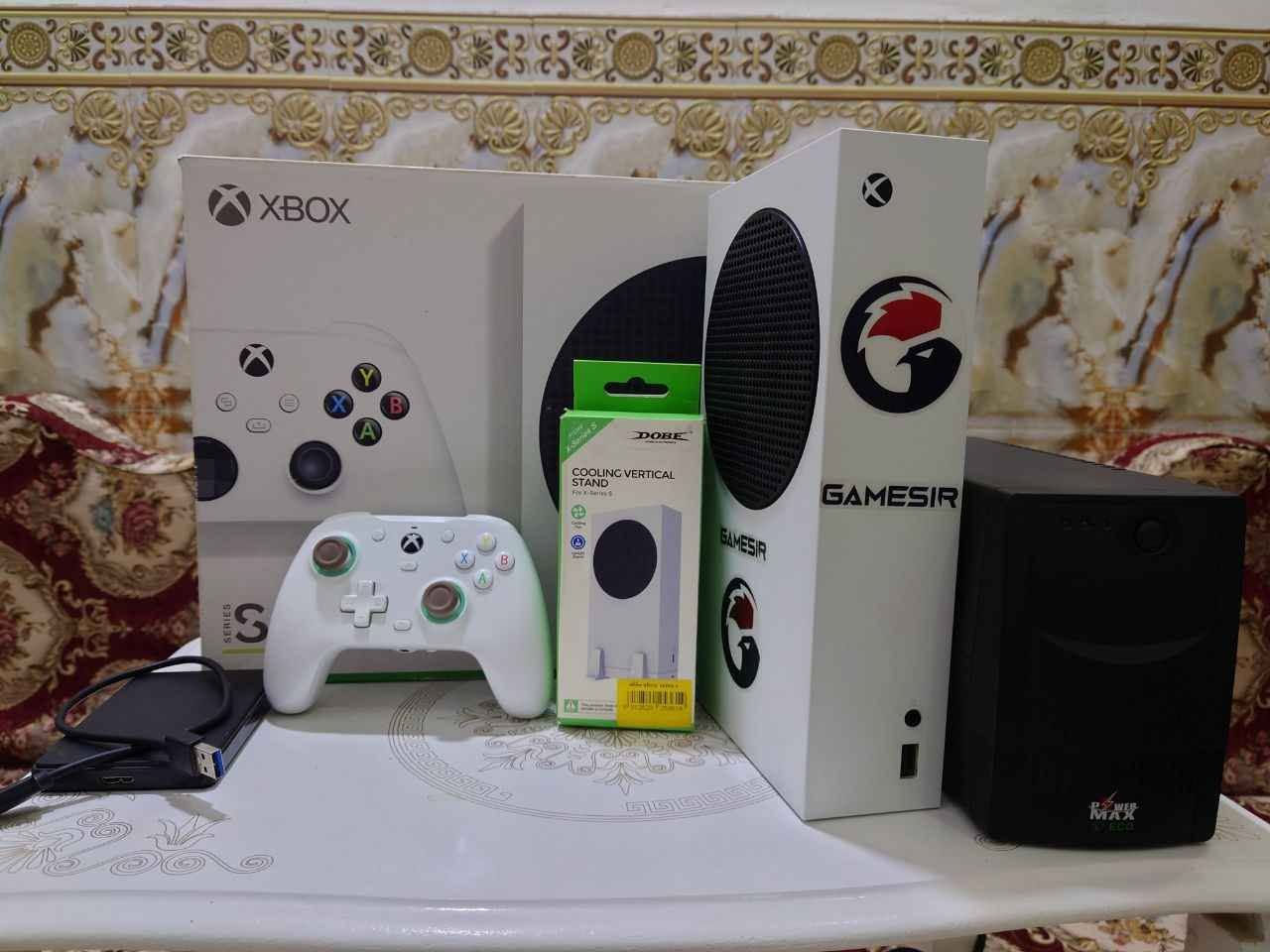 🔥 Xbox Series S للبيع 🔥

📦 مع الكرتون وكامل ملحقاته الأصلية بدون نقص.

✅ لوك نظيف جدًا.
✅ ما مفتوح ولا مفكوك.
✅ يعمل بكفاءة 100% وما يحتاج أي صيانة.

💰 السعر بدون الملحقات الإضافية: 390 ألف دينار.

🔥 السعر مع جميع الملحقات + الحساب + كل شيء: 450 ألف دينار.

الملحقات الإضافية:

❄️ ستاند مروحة
🔋 UPS 850VA
💾 هارد خارجي سعة 1 تيرا

🎁 هدية مع الجهاز: حساب يحتوي على الألعاب التالية:

FIFA 14
FIFA 15
FIFA 16
FIFA 17
FIFA 20
FIFA 25
Call of Duty Black Ops 1
Call of Duty Black Ops 2
Call of Duty Black Ops 3
Call of Duty 3
Call of Duty Advanced Warfare
Call of Duty WWII
Call of Duty MW2
Call of Duty MW3
Call of Duty MW
GTA V (Xbox Series X|S & Xbox One)
Cuphead
Crash Trilogy
Forza Horizon 2
Forza Horizon 3
Forza Horizon 4
Mortal Kombat XL
Outlast
Sekiro
Red Dead Redemption + Undead Nightmare
Red Dead Redemption 2 Ultimate Edition
The Witcher 3
The Crew 2
Tekken 7
Tekken Tag Tournament
Assassin's Creed Unity
Assassin's Creed Syndicate
Assassin's Creed Black Flag
Assassin's Creed Origins
Assassin's Creed Revelations
Battlefield 1 Definitive Edition
Battlefield 4
Battlefield V
Metro Trilogy
Dead Island Trilogy
Dragon Ball Xenoverse 1 & 2
Prototype 1 & 2
Assetto Corsa
Mad Max
Naruto Shippuden: Ultimate Ninja Storm
Naruto Shippuden: Ultimate Ninja Storm 2
Naruto Shippuden: Ultimate Ninja Storm 3 Full Burst
One Piece: World Seeker
One Piece: Pirate Warriors 4

📍 الموقع: الناصرية - سوق الشيوخ -
📞 للتواصل: *********** (متوفر واتساب).
📩 أو تفضل راسلني على الخاص.
🚚 يتوفر توصيل.
باقي تفاصيل تفضل خاص ناصرية, ذي قار
