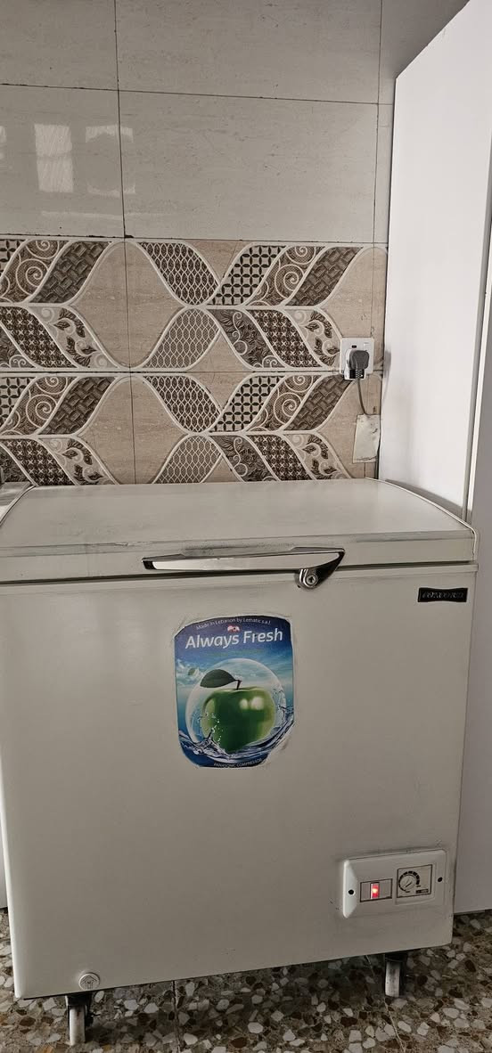 ديوان مودرن حديث ١٠ مقاعد ضمان ٥ سنوات ومجمده للبيع ثنينهم ب٦٥٠ وبي مجال للأستفسار الاتصال على هذا الرقم 
+964 770 515 9581
