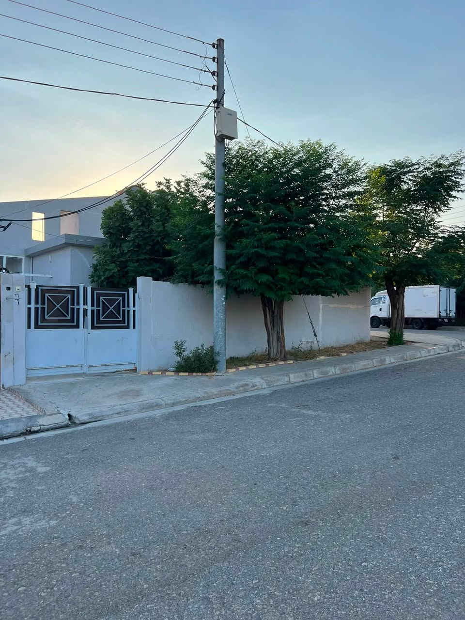 دار للبيع دوميز _وارڤين ستي مساحة 241 متر ركن شمال شرق مقابيله حديقة ..
لمعرفة السعر والتفاصيل مراسلة الصفحة او الاتصال بالرقم 
*********** -  ***********
