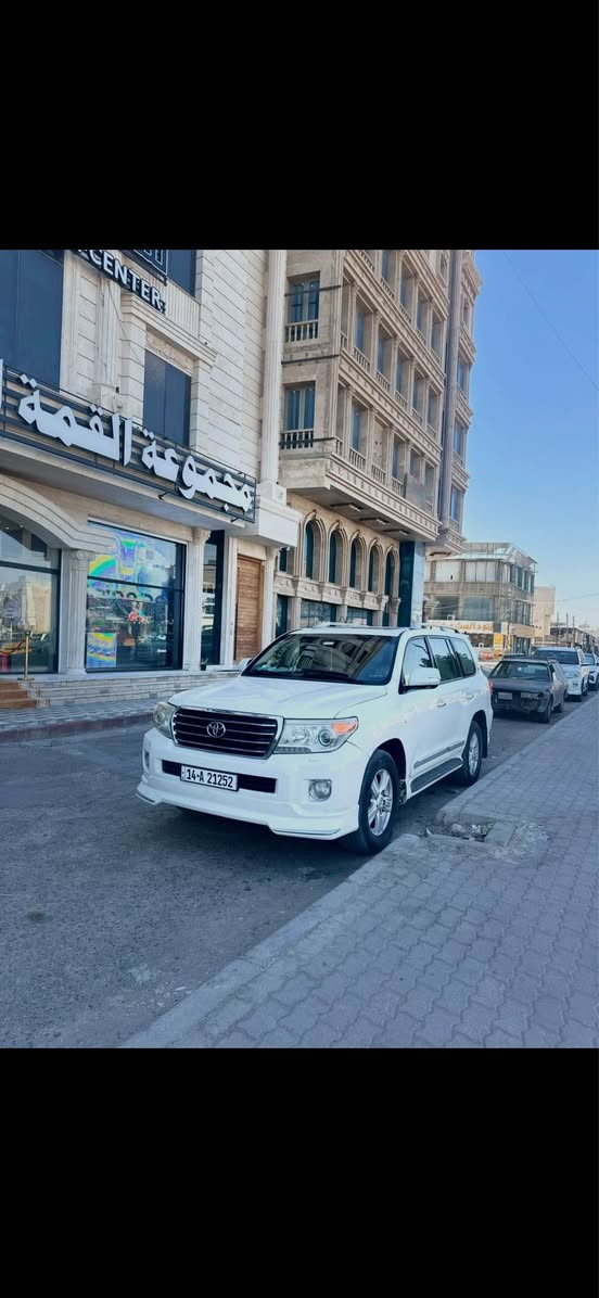 لاند كروز GXR , موديل 2011 ستينية ،وارد خليجي ، 8 سلندر ، 4600 سعة المحرك ،ماشية 220,000 بيه قطعتين واحد صبغ و ثاني بارد ( بدون دواخل)
بقية سيارة مكفولة من ضربات و ضرر 
كذلك المكينه و الكير 
فول مواصفات فتحة سقف، تحكم ستيرن جهتين .. إلخ
السعر 265و بيه مجال .
*********** البصرة, العراق

