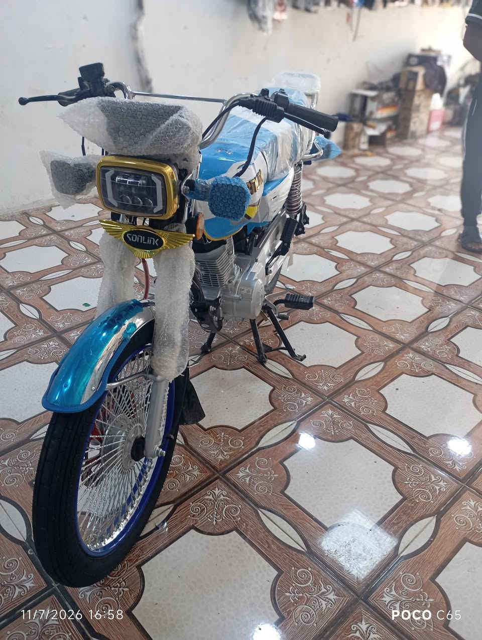 سلام عليكم شباب تايكر البيع موديل 26 ما صاله شهر مشدوده وجانت مضمومه بعدهه نضيفه ***********رمادي خمسه كيلو شراع سعر 875مجال قليل

نص مكتوب في الصور:
- 11/7/2026 16:57 POCO C65
- 11/7/2026 16:58 POCO C65