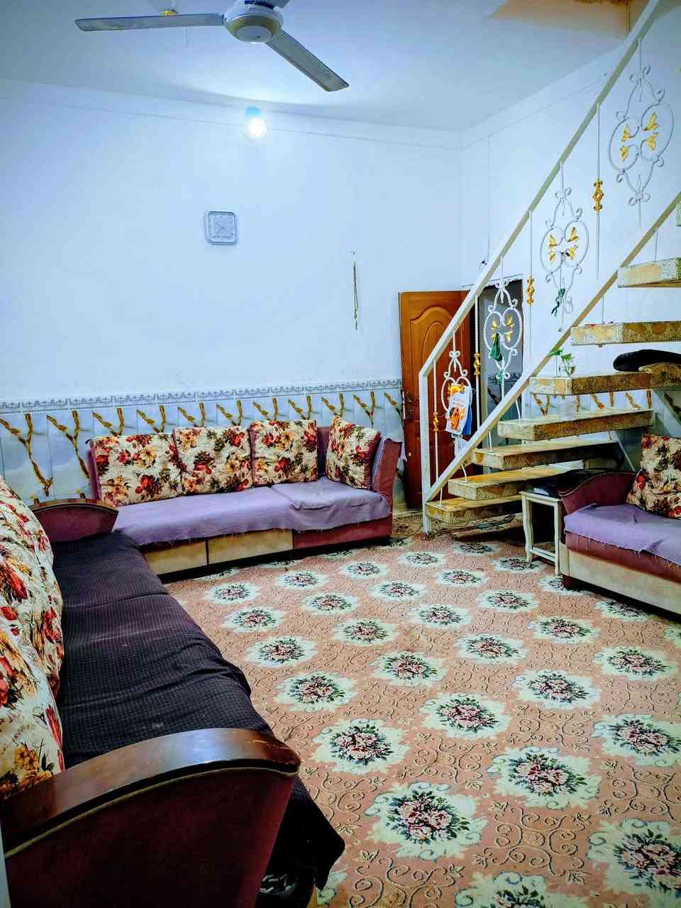 مساحه 100متر شارع المطار القديم
قرب حسينيه يعسوب الدين
واجه 7 غرفه صاله استقبال مطبخ مغاسل عدد 2
سيراميك بورك ارضيه كاشي سند 25 قرار محكمه 
*********** النجف, العراق
