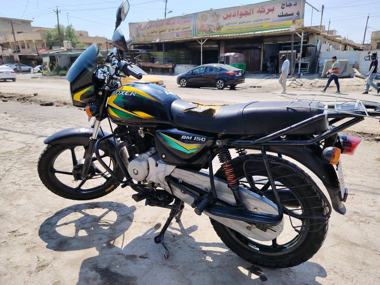 سلام عليكم دراجه بوكسر رقم ديالى مشروع وطني بأسمي تحويل ثاني يوم موديل 21 نازله ب 22 مجفته تجفيت شركه وين متريد تاخذه وتفحصه ما متعبه ع كد اروح بيه الشغلي وارجع *********** مكاني بغداد البياع السعر1850 وبيه مجال