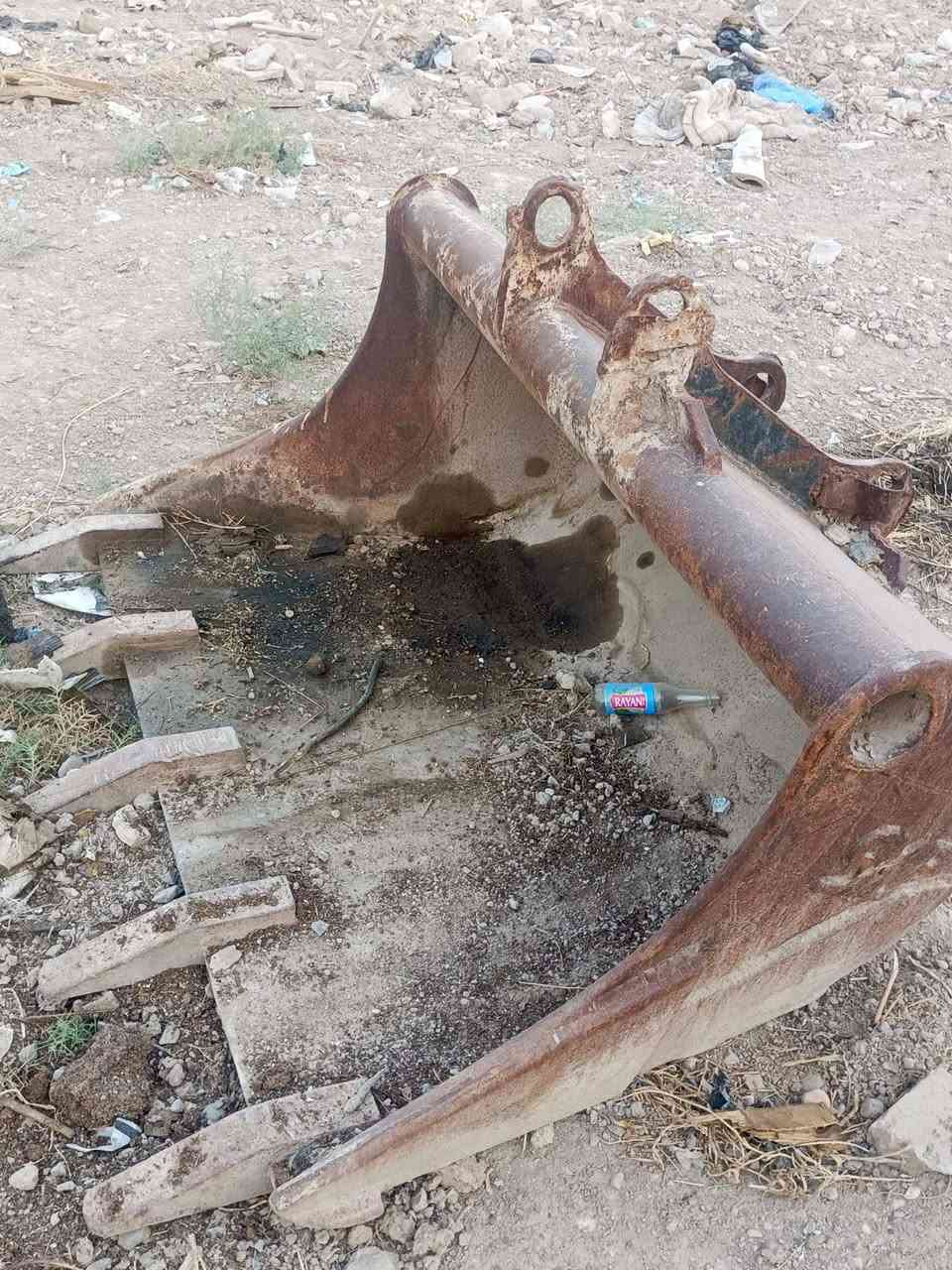 حفارة • تاير • ذراع طويل