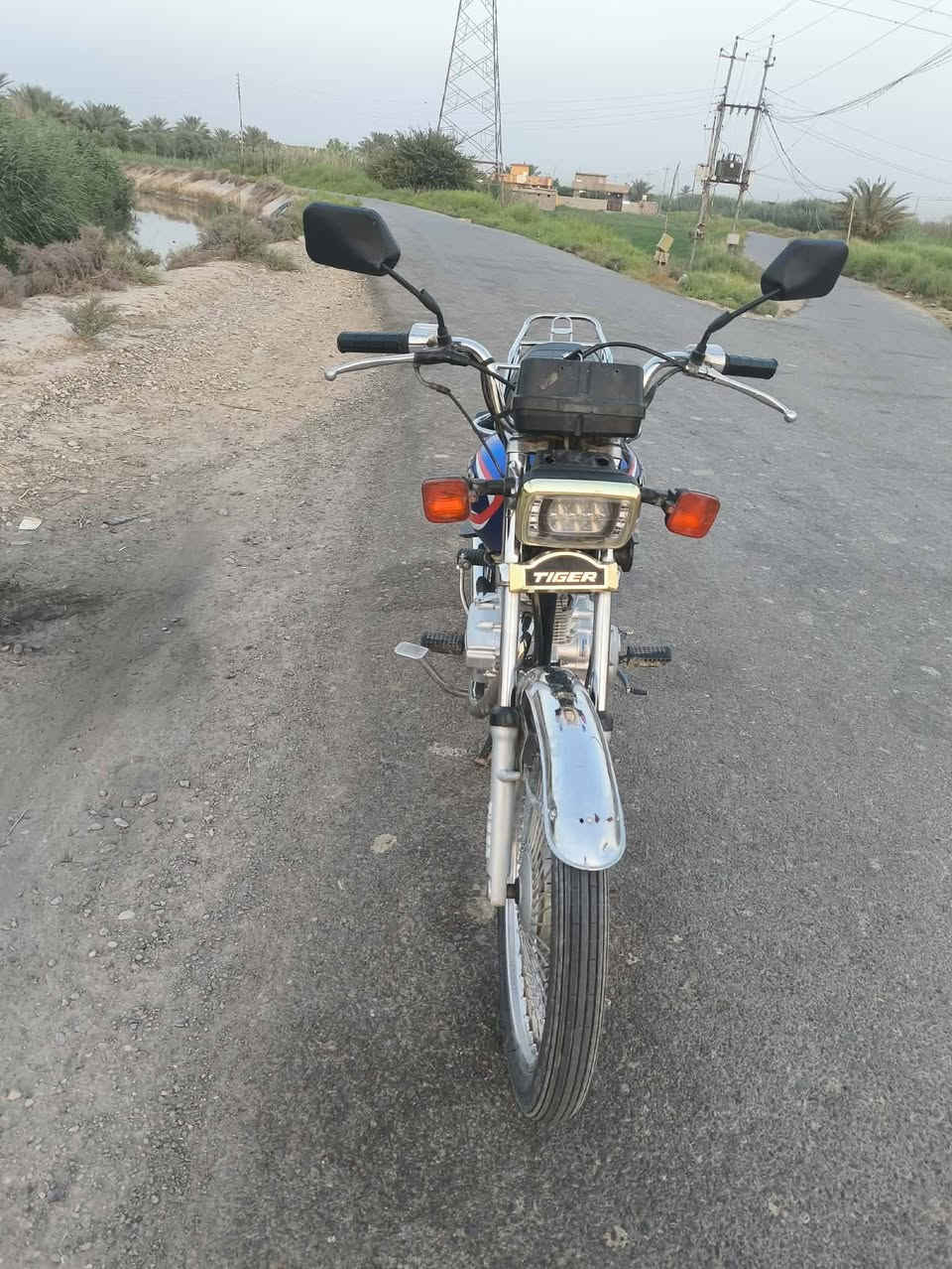 تايكر موديل 22 اوراق كامله بيها شلعه تخبل السعر 500 وبيها مجال اتصال ***********
