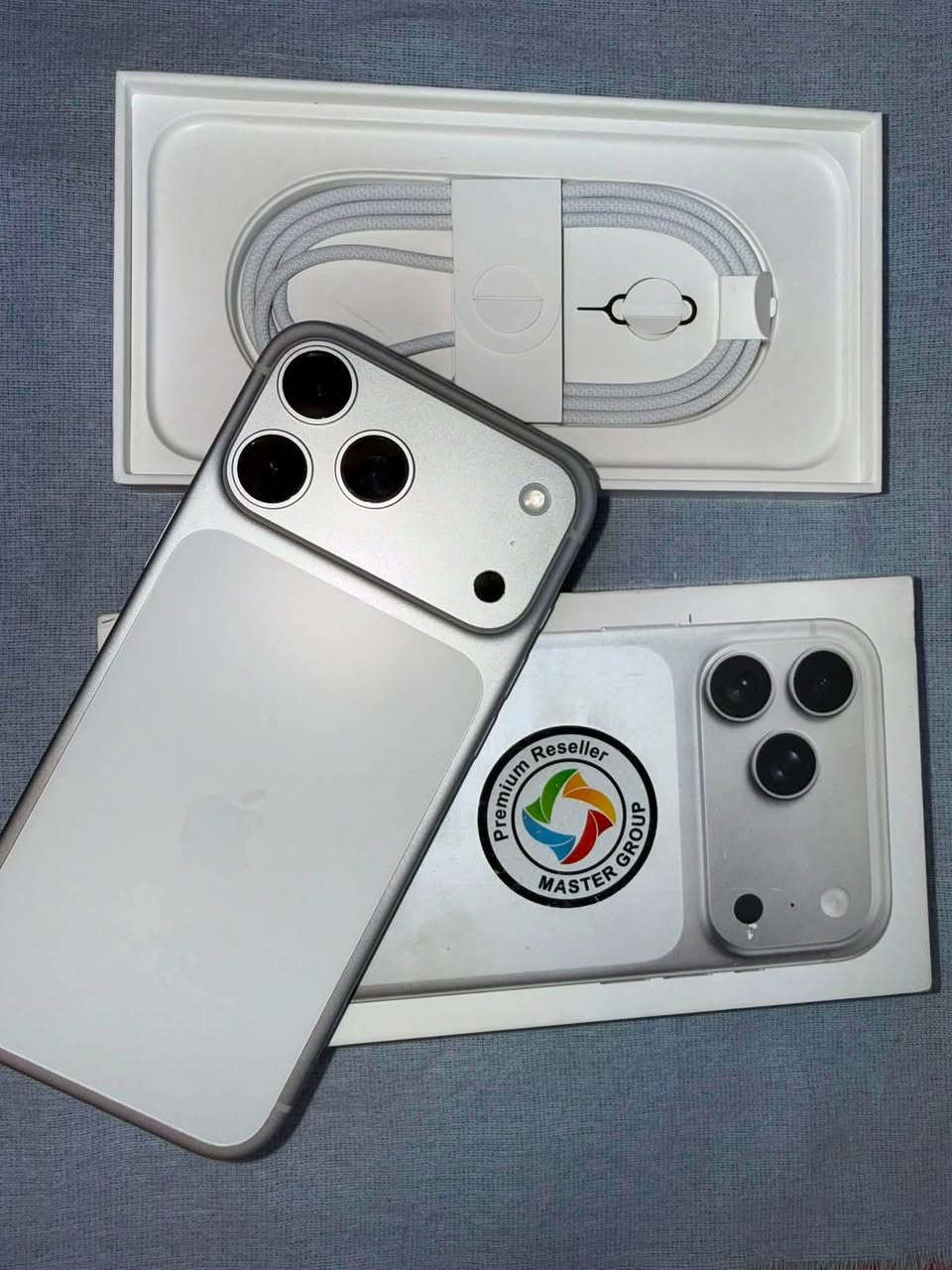 Apple iPhone 17 Pro max Master
256 GB
بطارية 100%🔋
الجهاز مشحون 6 مرات فقط 
مفتوح قبل سبوع 
الضمان Master Store
ويا كفر من ابل اخذته 100 الف 
الجهاز بعده جديد 
السعر مع الكفر انتبه مع الكفر مليونين قفل
2,000
بدون الكفر الاصلي 1,950 مع العلم وياك لاصق اصلي ولاصق عدسات 

وشادلة لزكة ولله العظيم سعره 50 مع لاصق كامرات 10وهذني مجاني جهاز 

وايضا كافة الوصولات مال ماستر موجوده ولاصق والعدسات

*********** عنوان زيونة 
الاسعار مبيه اي مجال
