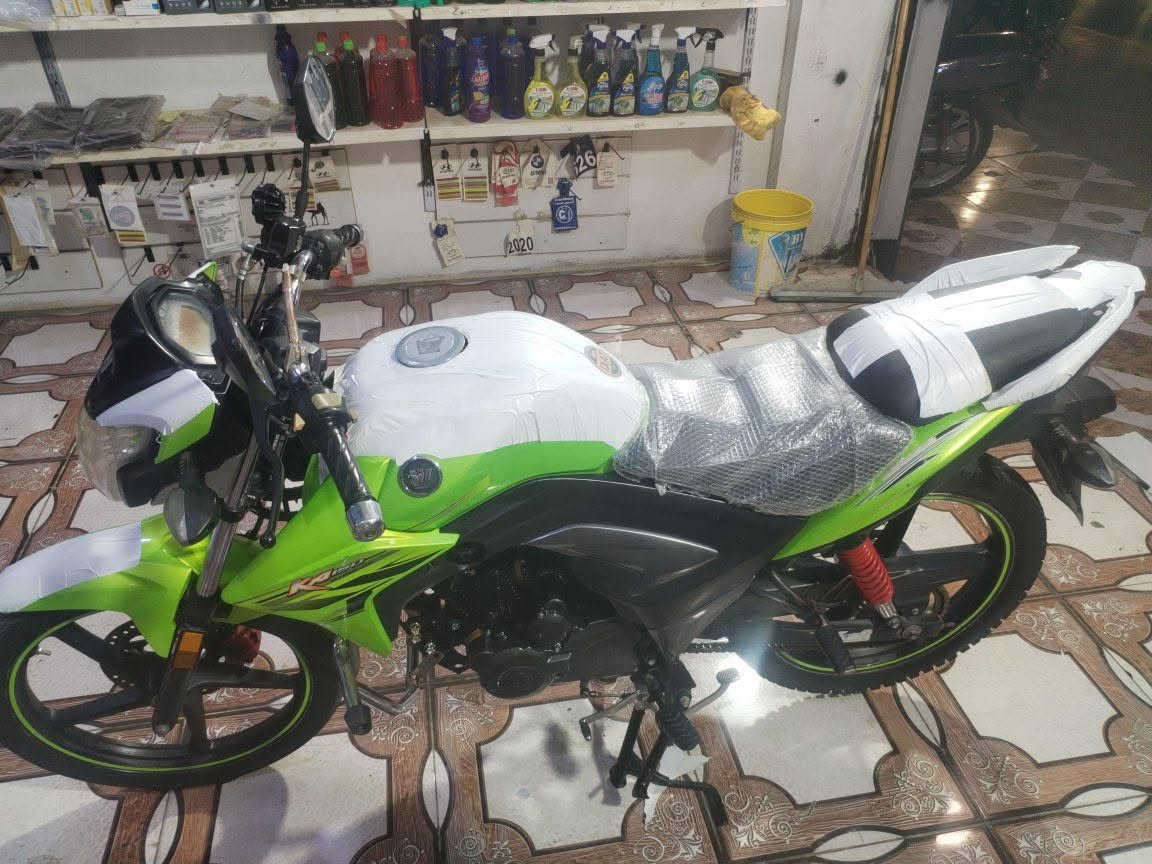 هوجي موديل 2019 أوراق كامله مكمرك بس تروح اسجل بلادي كوله على وضع شركه السعر مليون 650 وبي مجال شراي يتصل مكاني رمادي *********** وتساب
