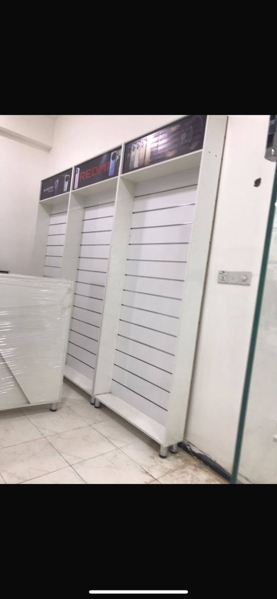 السلام عليكم رفوف للبيع عنواني بابل الكفل 
***********
