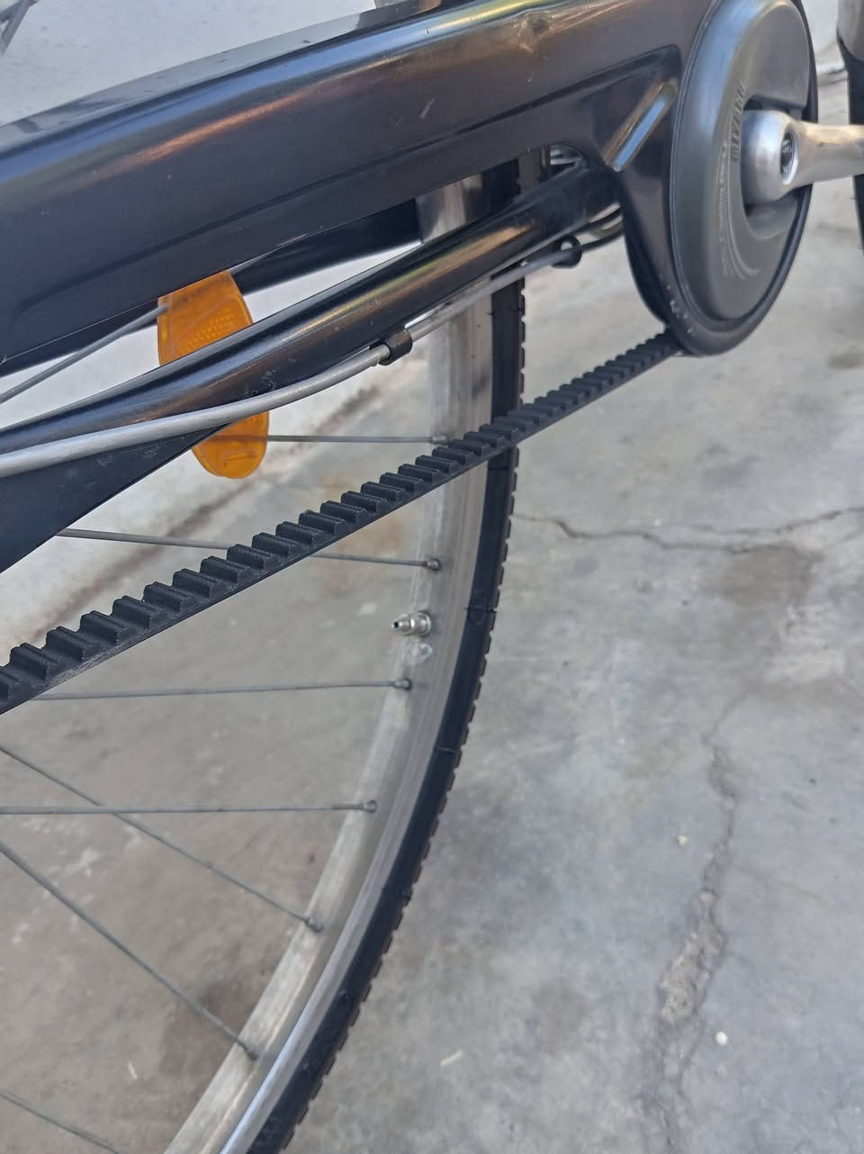 🚲🔥 بايسكل ياباني حجم 27 للبيع 🔥🚲 
 ياباني نظيف  لوك مال حاويه ✨
🔧 المواصفات:
⚙️ وياله استيل والچاملغات استيل
⚙️ گير 3 نمر
💡 حساس دبل عدسة
🔐 قفل مركزي
⚡ تقفل التاير اخلفي ينقفل ويا الستيرن🆕 
🔗 البايسكل قايش بدل الزنجير
🚲تايرات جدد  نوعيه فيتنام 🇻🇳
💵 السعر 180قفل.   
💯 نظيف وجاهز للاستخدام 🚲
📩 للاستفسار مراسلة ***********

