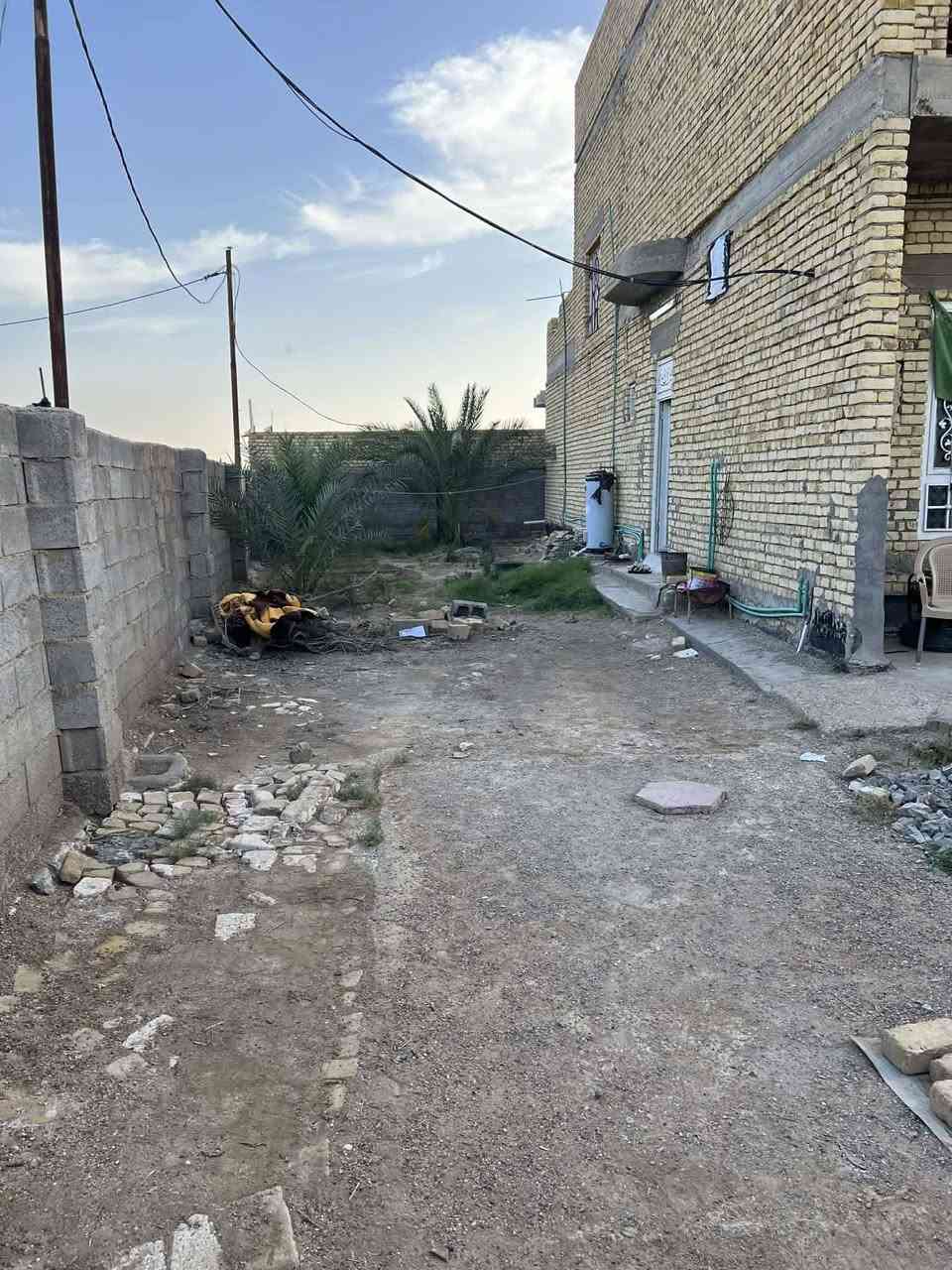 دار للبيع..المكان النعمانيه حي المتنبي مكان حلو ومرتب
مساحه ألارض(520) يتكون الدار من استقبال..غرفتين طابق 

الاول..مطبخ..حمامات داخليه حمامات خارجيه

الطابق الثاني

صاله..غرفتين غير مكتملات

البيت جاهز للسكن

الله شاهد الشراي يجي مشتر جار قبل الدار 

يبعد شارع ١٠٠ متر
الاستفسار  ***********
