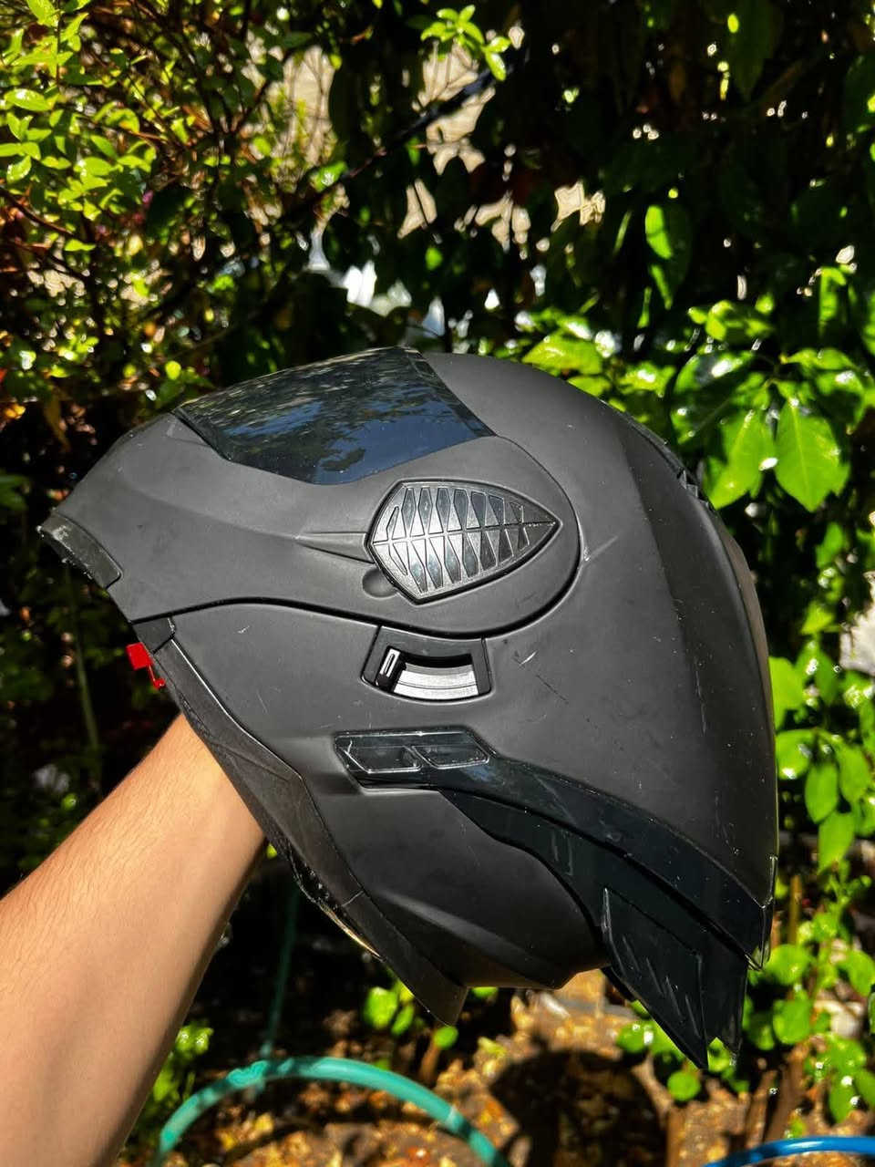 للبيع خوذة سيزر (Sezer)
فج قلاب الأصلية 🌌🏍️

الحالة: جديدة نظافة 100%
المقاس: XL 📏
التصميم: أسود مطفي (مات) مميز وفخم.
المميزات: دبل فيزر (عدستين)،فتحات تهوية
سعرها 85 واسئل على اسعارها بالسوك 
مكاني حي الجهاد بغداد
***********
