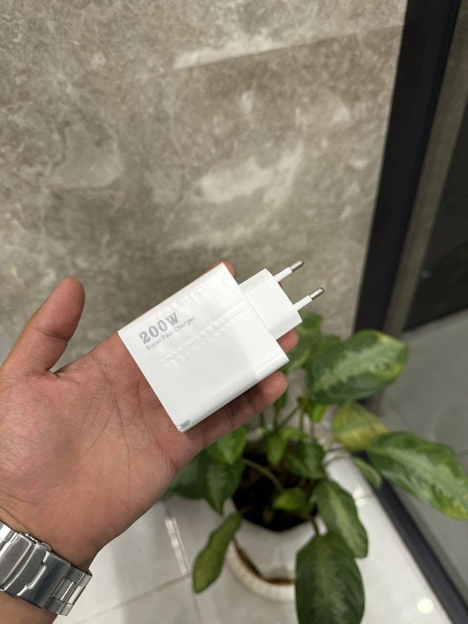 المميزات:

. قدرة معلنة 200W.

. 3 منافذ USB + 3 منافذ PD.

. يدعم الشحن السريع لعدد من الأجهزة 
والبروتوكولات.

. متوافق مع أجهزة متعددة مثل الهواتف والأجهزة اللوحية وغيرها.

. يدعم مخرجات متعددة: 5V / 9V / 12V حسب مواصفات الجهاز.

. يعمل على مدخل كهربائي 100–240V.

. مناسب لشحن عدة أجهزة في وقت واحد.

• موديل الجهاز: ADC-PD010

https://rolemall.com/?strung=okTQCMVgootquality13170
