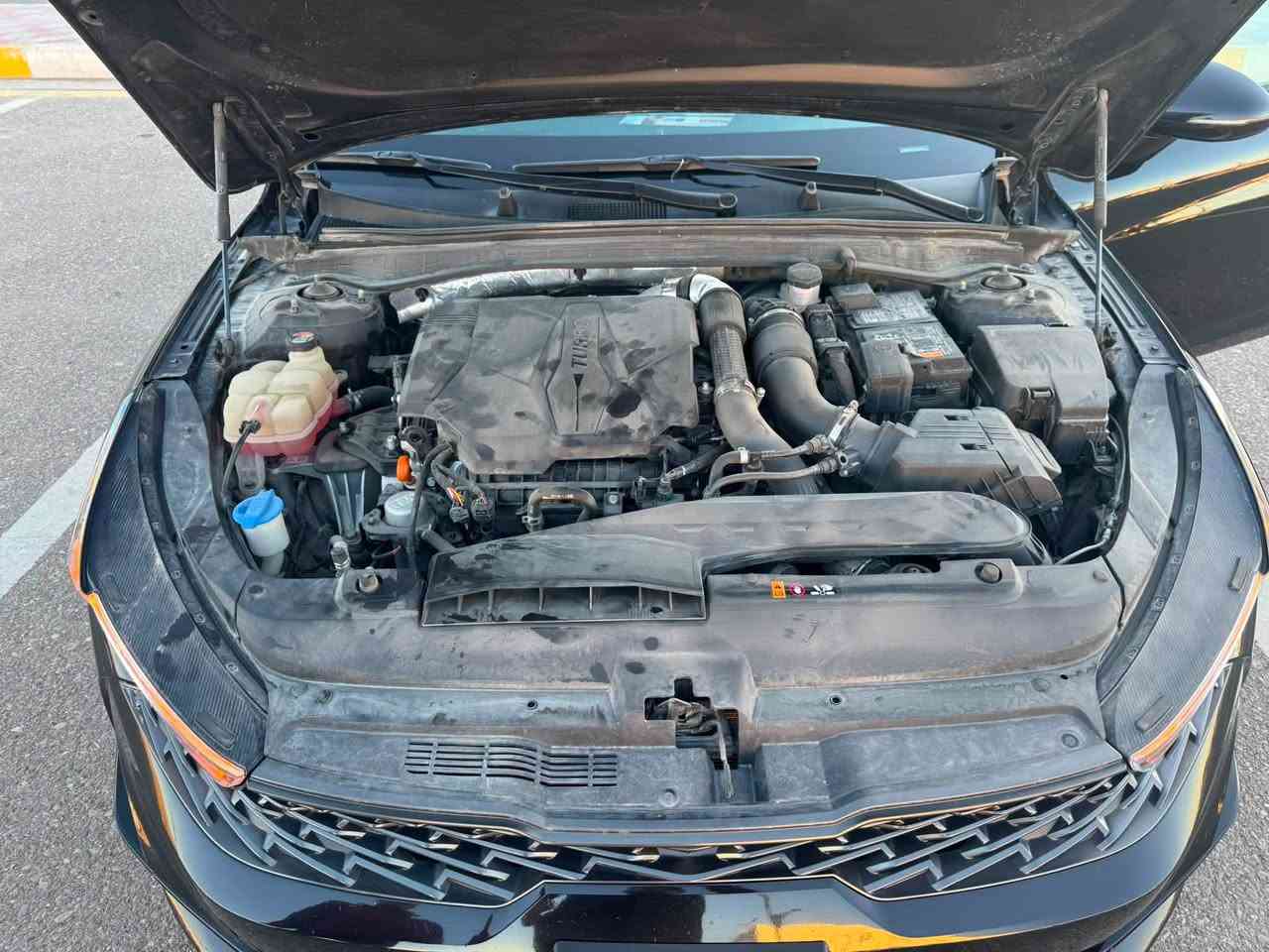 السلام عليكم
كي فايف موديل 23 
السيارة gt.      2500 تيربو 
فول مواصفات رقم بغداد باسمي 
وارد أمريكي الضربة كما موضح في الصور الضرر خارجي بدون دواخل بنيد مصلح ممفتوح  وجاملغ وربع الباب  
السعر 180$ 
*********** للتواصل
