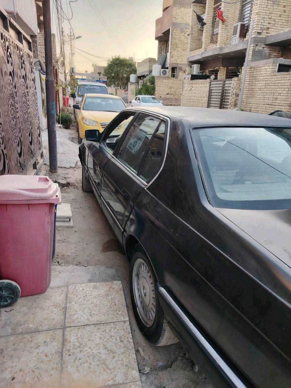 سلام عليكم Bmw735 محرك مفتوح كير جديد اكسل وايرفلو جدد حداديه من طول للطول جديده سياره جاهزه منضومه تبريد كاملة فقط الكتف مال الفان مال تبريد شغل وطلع وين متريد رقم بغداد تحويل مباشر سنويه لل27 ماعليها كلشي مكانها بغداد زعفرانيه موديل 93