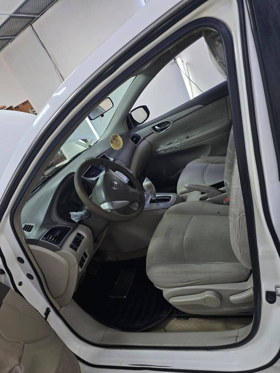 سنترا وارد خليجي مكفوله من كير ومكينه وبدي كفالة عامة  
عدا بارد بالجاملق الخلفي  
السياره موديل ٢٠١٦ ماشيه بحدود ١٠٠كم
كلشي شغال وجاهز من تبريد وحدادية ....
السعر المطلوب ٩٠ ورقة
مكان السياره في البصرة شارع الاستقلال 
للتواصل ***********
