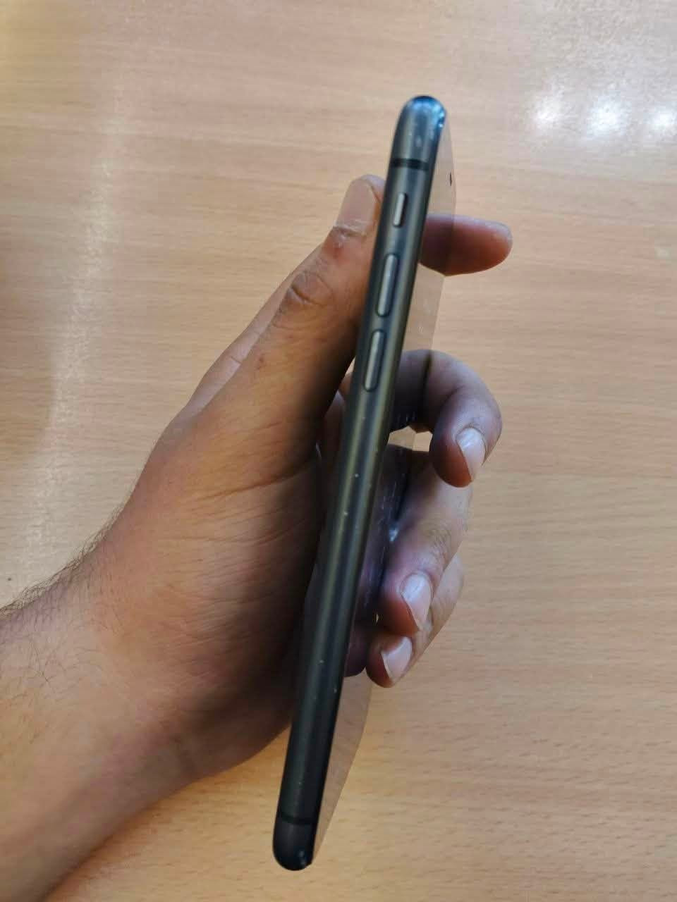 ايفون ١١ عادي للبيع ذاكرة ١٢٨ بطارية ٧٤ فيس ايدي واكف  ومبدل شاشة وبية فطر كما موضح بالصورة سعر ١٦٠ وبي مجال مكان الغزالية ***********
