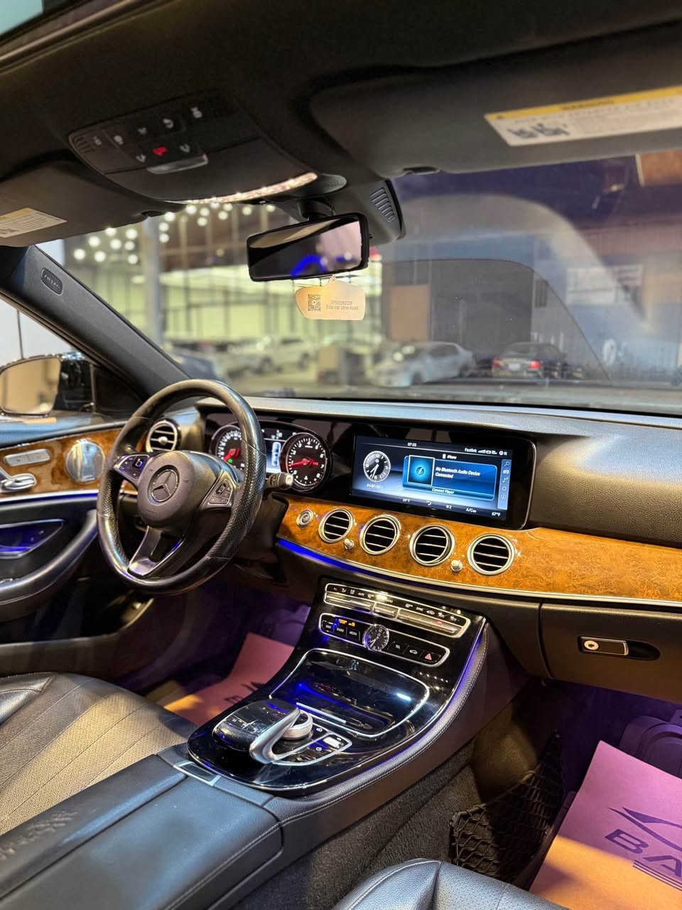 ‏E class 300 2017 
مواصفات 
بانوراما  سماعات بلمستر 
‏AMG هيكل بيلاد
حساس خلفي امامي 
ديسكات و ويل AMG 
٣ قطع سبخ بجانب 
بدون دواخل بدون ارباک 
گیر محرک شرط 
سعر سیارە 202$
‏ ***********📞 watsap 
سيارة موجود ب اربیل أربيل, العراق
