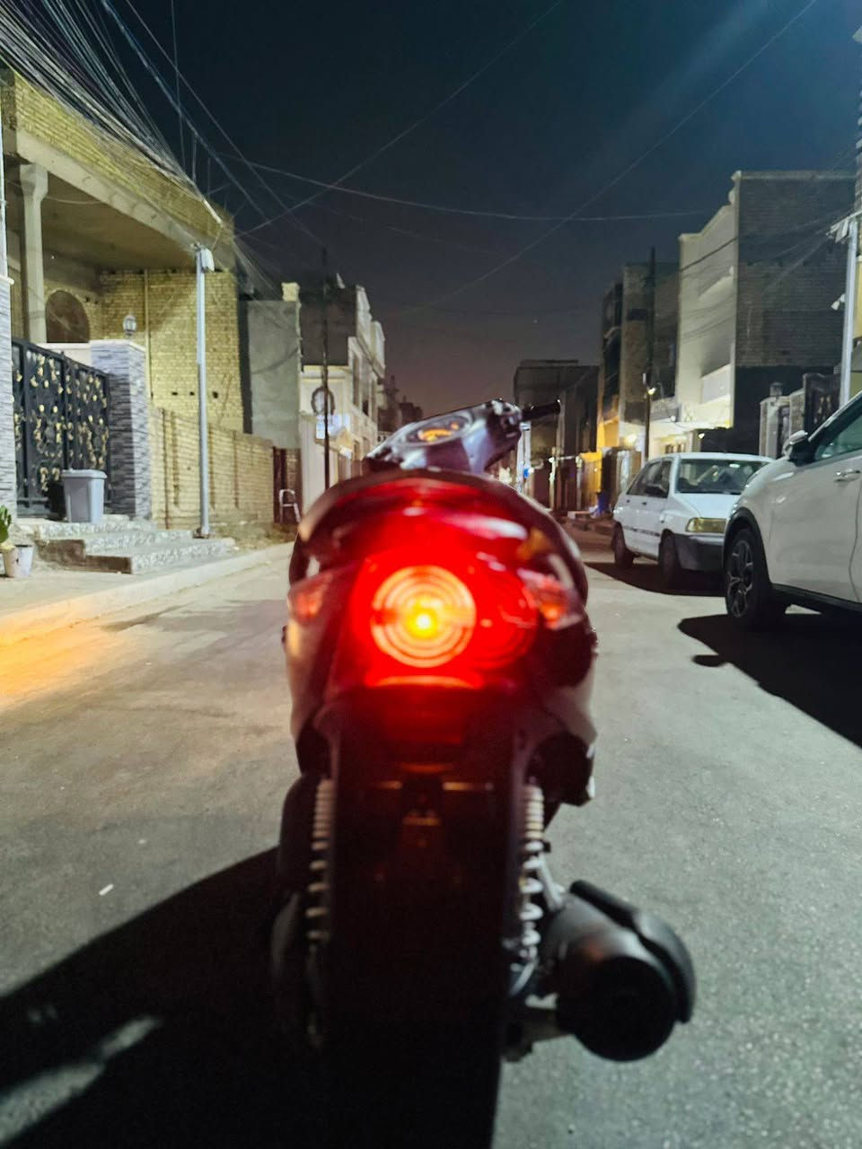 السلام عليكم ثعلب GTR الدراجه رمبه صارلي شهر من منزلها الدراجه ماشيه 16الف الدراجه نضيفه برغي ممفتوح بيها السعر 900 وبيها مجال حك الجيه المكان بغداد الشعب *********** بس واتساب موجود

