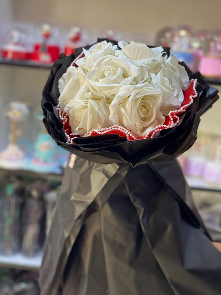 مكتبة احمد شعنون 
🌸💐 بوكيهات ورد أنيقة لكل مناسبة 💐🌸
خلي هديتك تحچي عن مشاعرك بأجمل طريقة ❤️
بوكيهات ورد بتنسيقات راقية ومميزة، مناسبة لـ:
🎁 أعياد الميلاد
💍 المناسبات الخاصة
❤️ التعبير عن الحب
🌷 الزيارات والهدايا

اختار البوكيه اللي يعجبك وخلي لحظتك أجمل 🌸✨

📍 مكتبة أحمد شعنون
📞 ***********
🚚 متوفر توصيل

#مكتبة_أحمد_شعنون #بوكيهات_ورد #ورد #هدايا #هدايا_مميزة #هدايا_ديالى #الخالص #تنسيقات_ورد #هدايا_حب #هدايا_مناسبات
