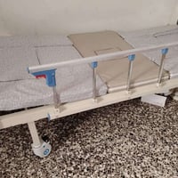 مرحبا للبيع سرير طبي ميكانيكي حيل نضيف  جديد استخدام اقل الشهر  كامل ه...