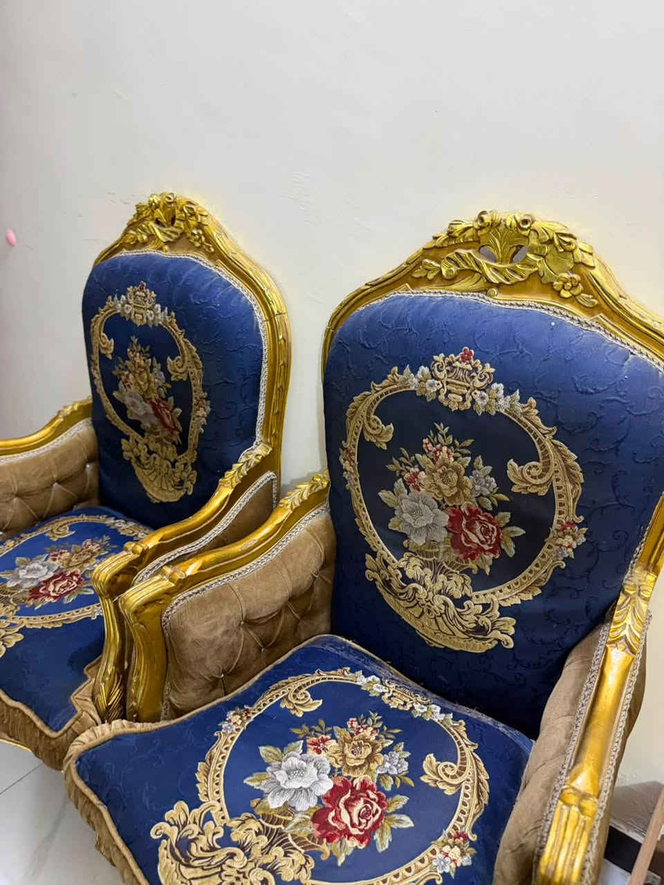 تخم مصري ١٠ مقاعد ٢ كبار و٤ صغار مع طبله وسطيه نضيف مابي اي ضرر عنوان بغداد الكاظميه اللي يريد يدخل خاص تراسل لو تتصل على هذا الرقم *********** بي وتساب
