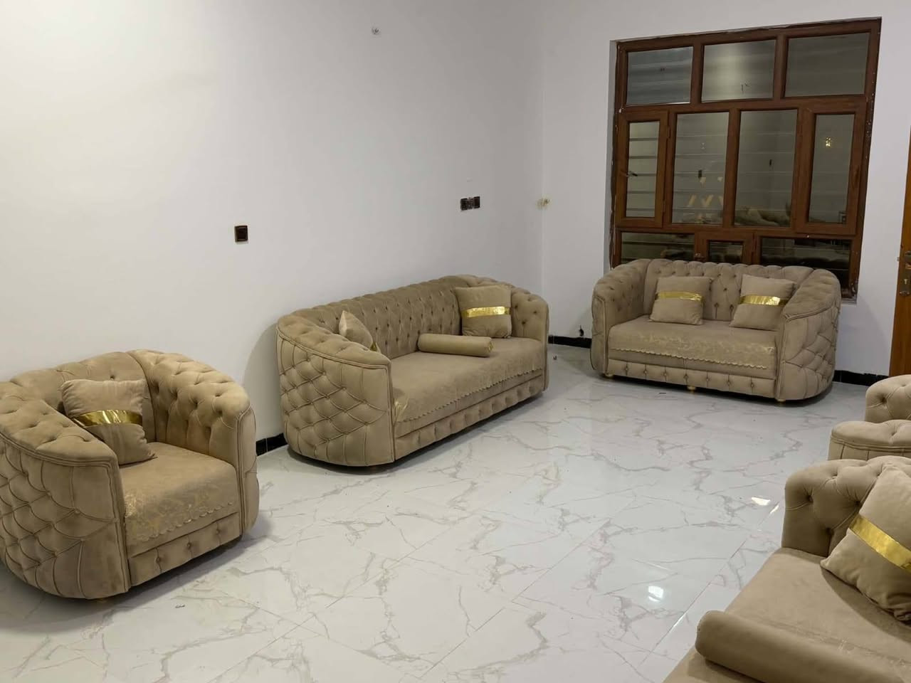 غرفة نوم • ثلاجة • طباخ