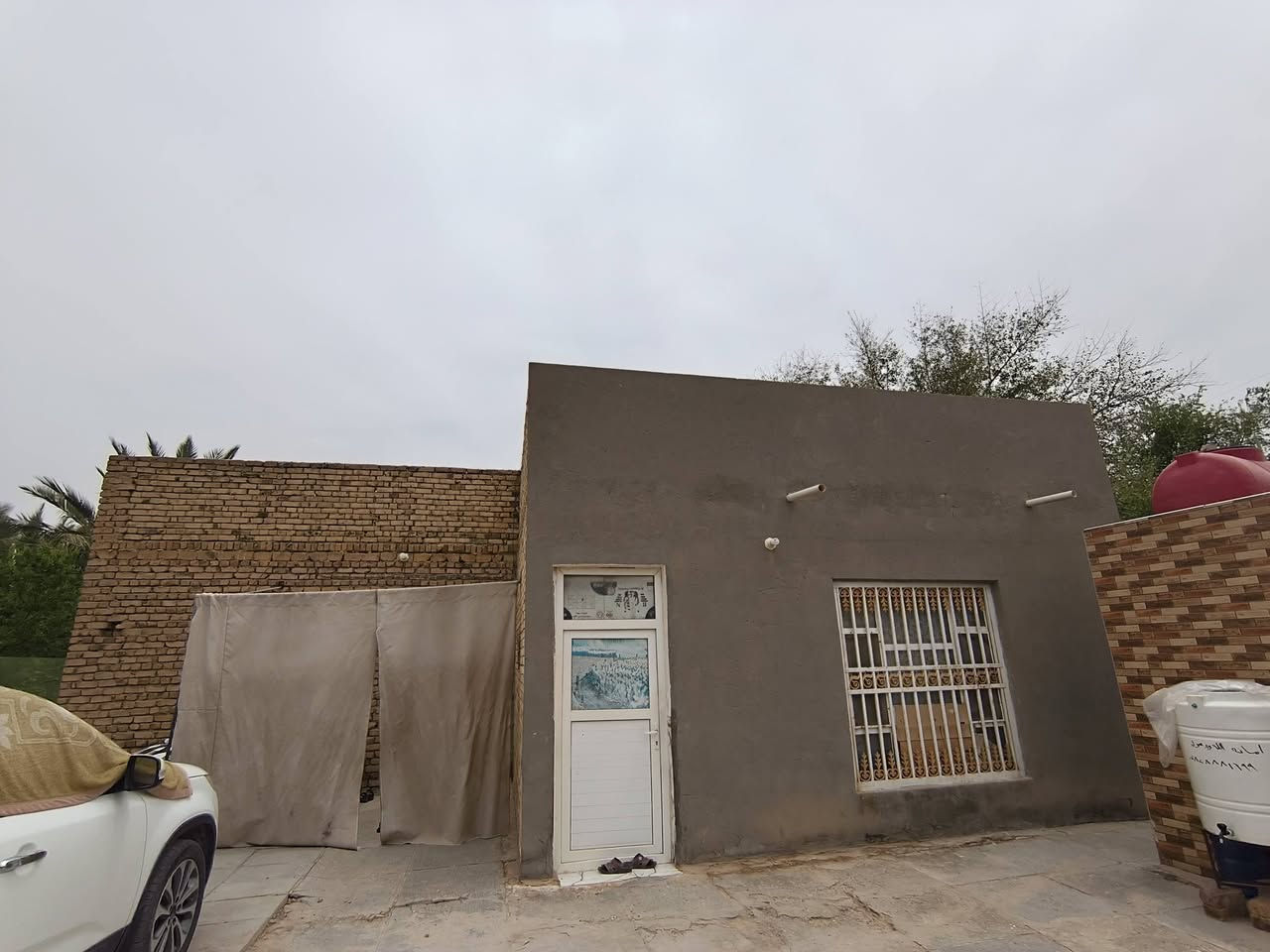 ارض زراعية طابو صرف للبيع

المساحة ربع دونم ٦٢٥م

تحتوي على بيت بناء طابوق يتكون من ثلاث غرف نوم + مطبخ + صالة + براني + صحيات داخلية وخارجية مساحة البناء ٢٠٠م والباقي حديقة تبعد عن شارع ديوانية شافعية ٢٠٠م يوجد ماء + كهرباء + خط مولد

للاستفسار

***********
