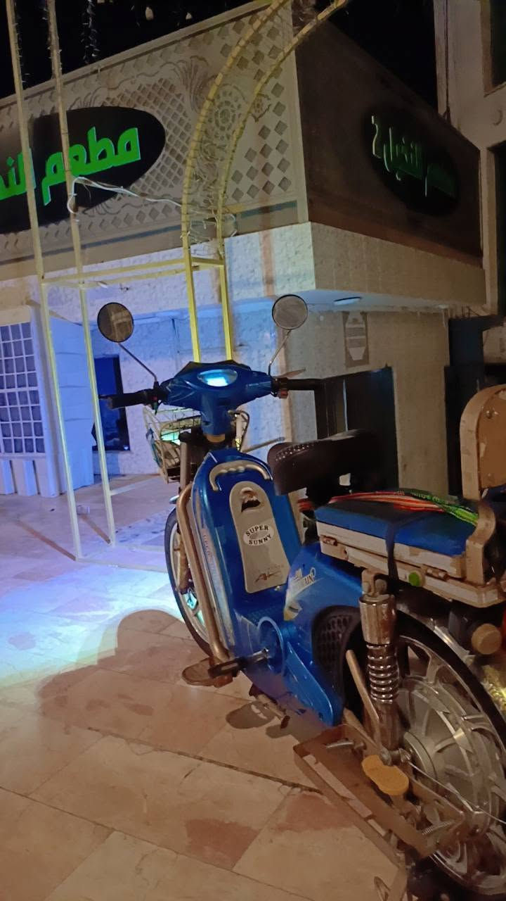 موطور شحن للبيع نضافه فول وياه شاحنات 2 وحده جديده وحده مستخدمه سعر الموطور 350 وبيه مجال رقم الهاتف ***********
