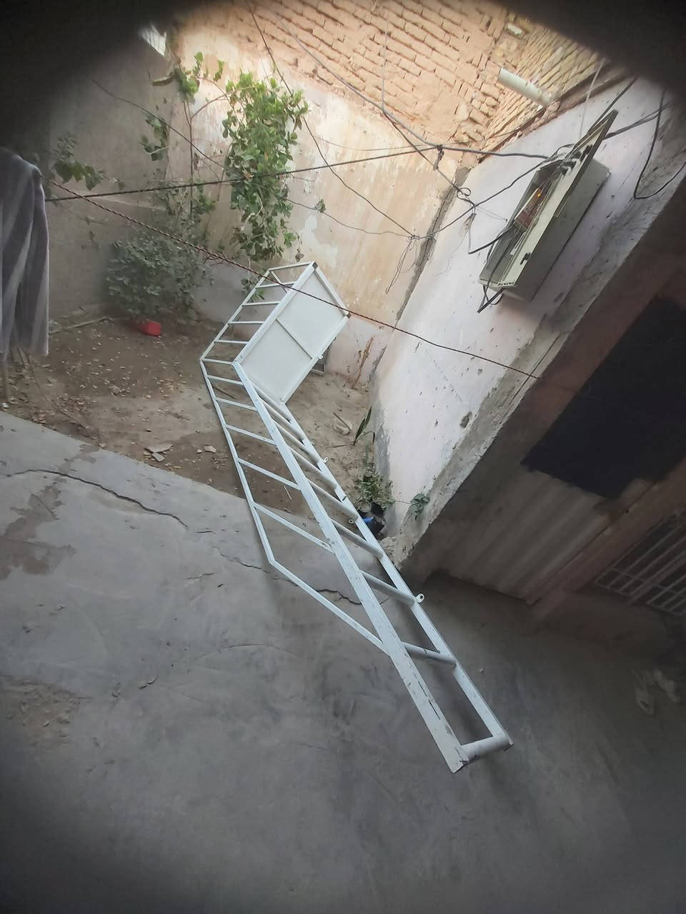 درج للبيع بعده نضيف طوله تقريبآ ٣ مترات ونص وبيه محجر  ومسطبه كامل  صار عليه  تفصال ب٤٥٠   ابيعه  السعر   150    الف فقط

***********
