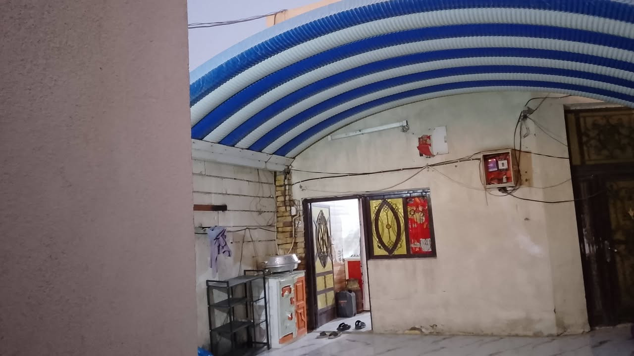 السلام عليكم ورحمه الله بيت حي الخضراء  مساحه البيت ٢٠٠ بنان طابوك عكاده بناء جديد ٢٠٢٠ طابو صرف بسمي السعر ١٩٠ ميلون رقمي ***********
