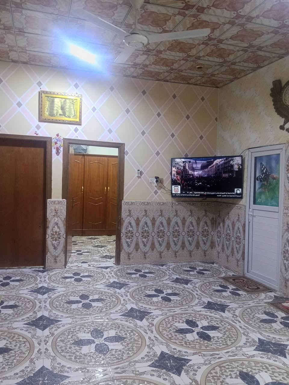 بيت للبيع وقف سني مسجل 

في ابو خصيب طريق الصحراء 

مساحة البيت 250 متر 

يحتوي البيت على غرفتين ودوانية وصاله ومطبخ وحمام داخلي وحمام خارجي+ كراج 

السعر المطلوب 68 مليون وبيه مجال شي بسيط 

لاستفسار تواصل على رقم ***********
