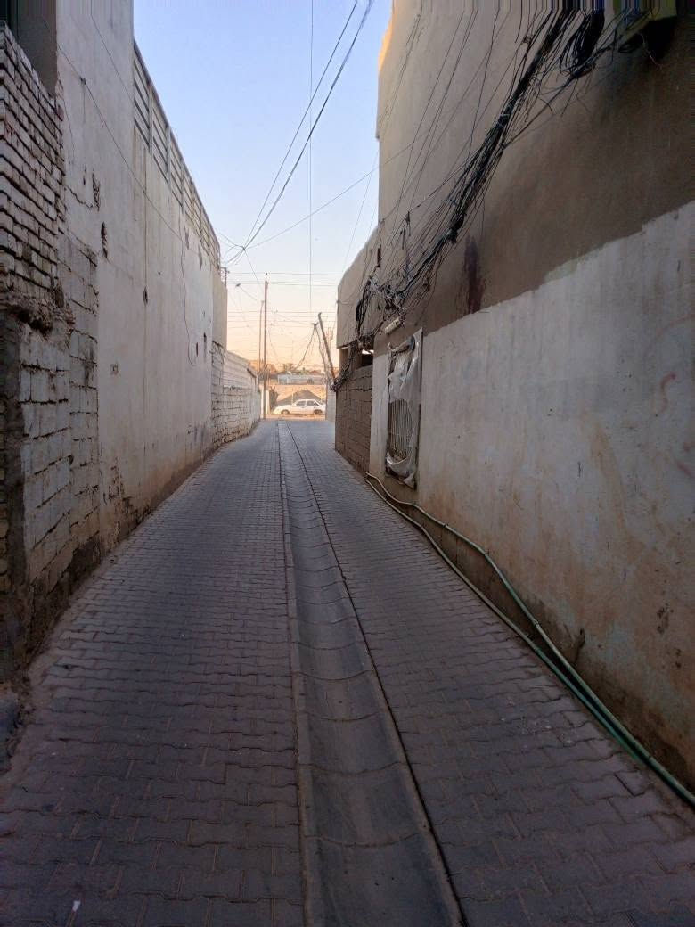 بيت معروض للبيع وتحت 150 الجبهه مالت 14 يتكون من اربع غرف متكلم على الاول مطبخ بابا واحد المزار مال 14 اقامه للحمامات منطقه الشعب حيور زراعي طابور مستند 25 منطقه القريات ا منطقه حيور ***********/*********** بغداد, العراق
