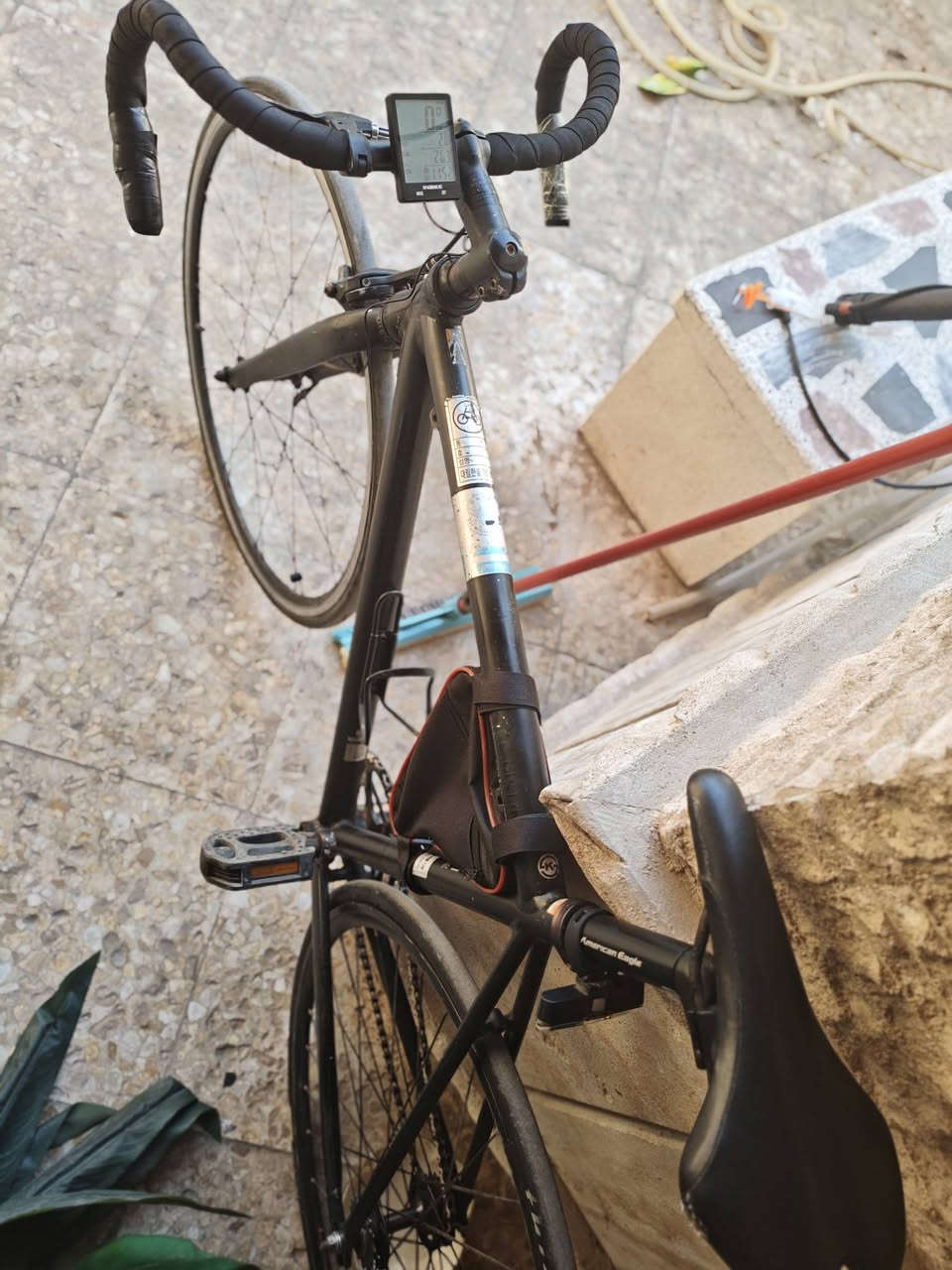 لاصحاب الذوق الرفيع 🚴 🔥🔥🔥
بايسكل فكسد كير حجم 28 مخصص السباقات من شركة American eagle 🇺🇸🔥🦅

يجي لشة المنيوم وماشة كاربون فايبر وزن 5 كيلوات يعني خفة وسرعة مو طبيعية 🚴🔥🔥

طبعا كلشي بالبايسكل بلادي من ناحية كلشي حتى البراغيث وبدون اي نقوصات بي يعني كامل مكمل 

وويالة اصلية متينة 

ودبل مكينة خلفي وواحدة امامي وبطيخات صوت بس مو عالي وسط 

السعر 190 الف وبي مجال قليل 

مكاني بغداد القاهرة قرب حلويات عدنان لايوجد توصيل 

للتواصل والاستفسار ***********
