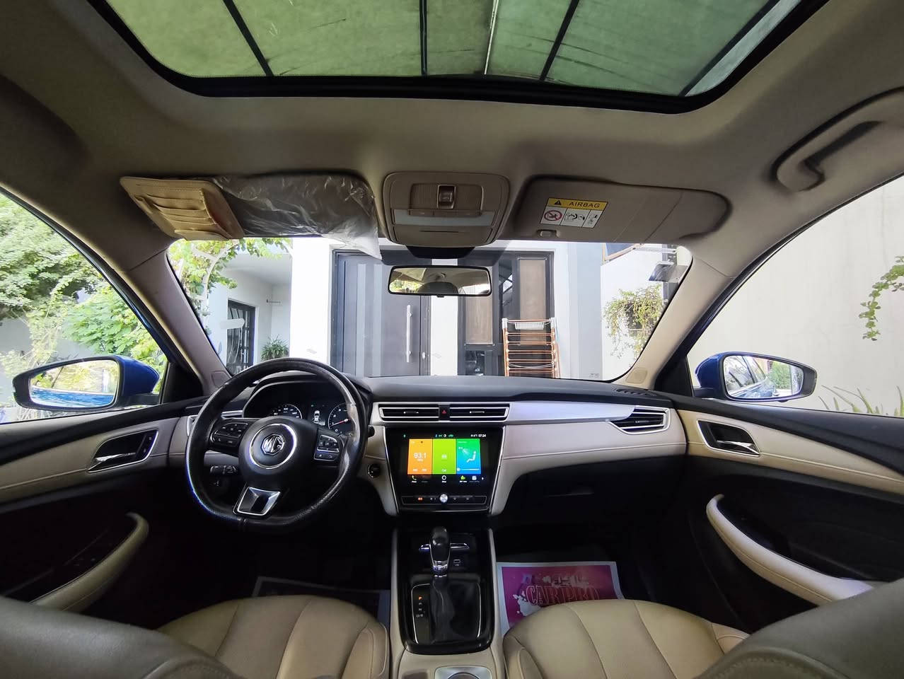 للبيع | MG5 Luxury 2022 (أعلى فئة💯) 💙 لون مميز ونادر 
سيارة شخصية بحالة ممتازة جدًا، استخدام هادئ ونظيفة من الداخل والخارج.
✅ موديل: 2022
✅ الفئة: Luxury (أعلى مواصفات)
✅ الممشى: 55,000 كم فقط
✅ اللون: أزرق مميز مع داخلية بيج
✅ فتحة سقف بانوراما
✅ تدفئة مقاعد امامية 
✅مقاعد كهرباء 
✅3 انظمة للتحكم بالستيرن
✅ تشغيل بصمة ودخول ذكي
✅ شاشة كبيرة + Apple CarPlay / Android Auto
✅ كاميرا خلفية+كاميرات 360 + حساسات امامية وخلفية 
✅ هاند بريك إلكتروني + Auto Hold
✅ مثبت سرعة
✅ جميع المواصفات الوكالة
بيها كم شخوط بسيطة اني ممصلحها لان متأثر
بس مكفولة من الصبغ والبارد والحار 
السيارة جاهزة للاستخدام، وما تحتاج أي مصروف، والحمد لله نظيفة جدًا.
💰 السعر المطلوب: (97 💸)  (قابل للتفاوض بالمعقول بعد المعاينة). 
📍 بغداد
للاستفسار أو المعاينة، التواصل على الخاص أو الاتصال. ***********
**رجاءً، للجادين فقط.**
