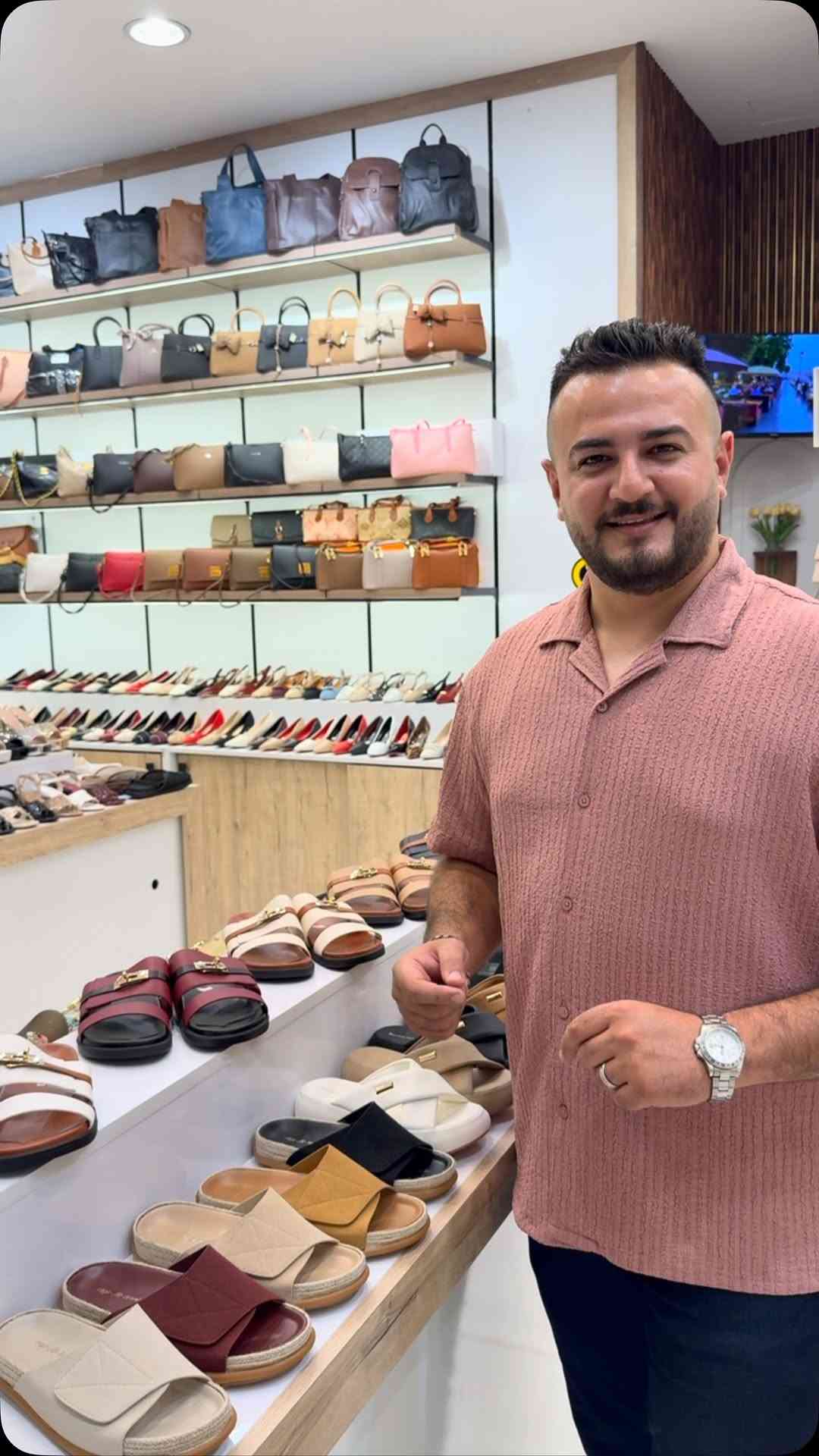 الأفضل في مجال الأحذية والحقائب النسائية ✨
سليبر 💕
تشكيلة جديدة ومميزة  وبأسعار تنافسية!
للطلب والاستفسار مراسلة الصفحة أو واتساب: ***********
📍 تفضلوا بزيارتنا:
مول القاهرة - الطابق الثاني
مول الجادرية - الطابق الأول
🚚 تتوفر خدمة توصيل سريعة لكافة المحافظات بـ 5 آلاف فقط
