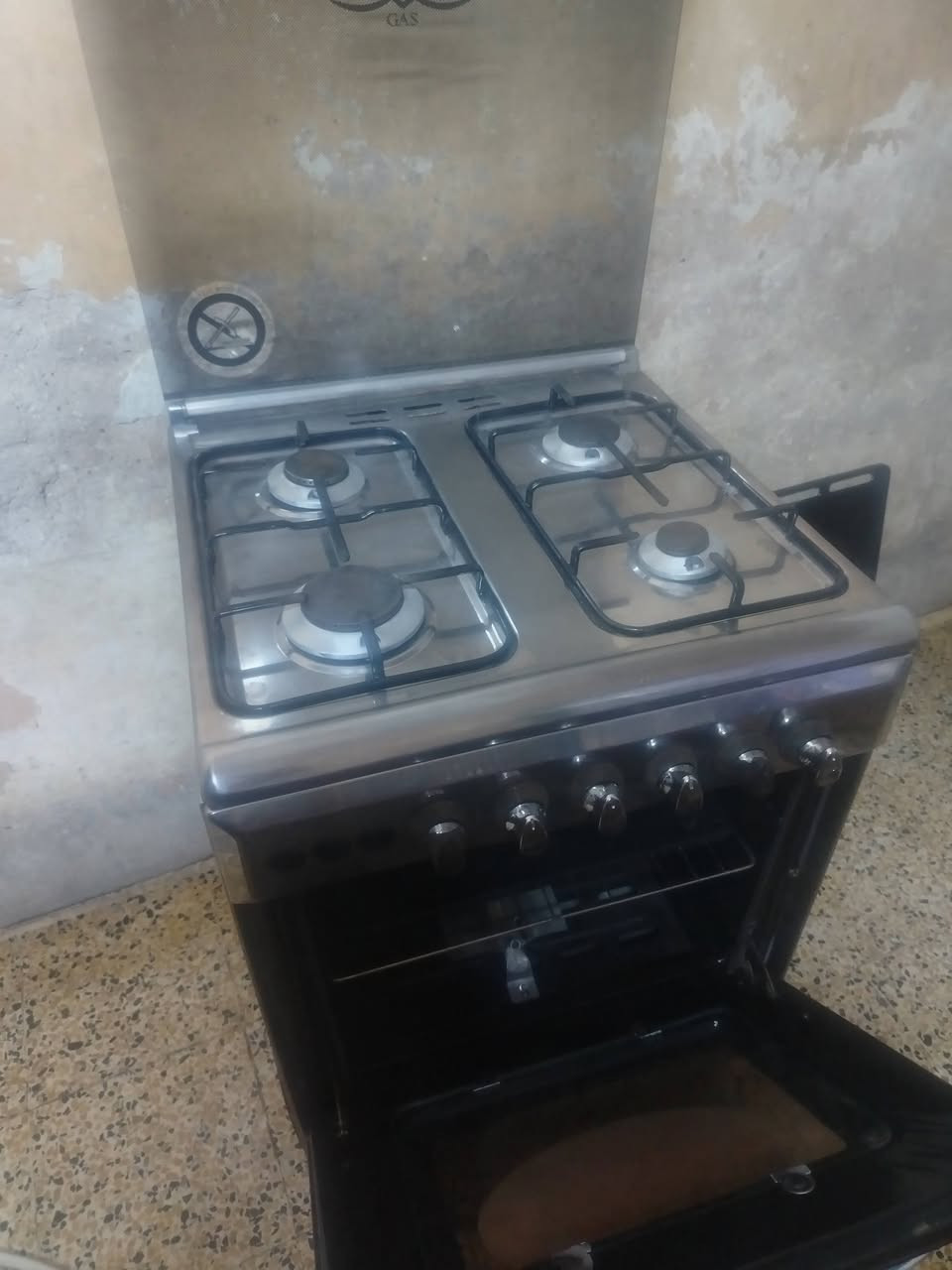 طباخ مصري مستعمل نظيف جدا سعر 120 الف عنوان موصل وادي حجر رقم الهاتف ***********
