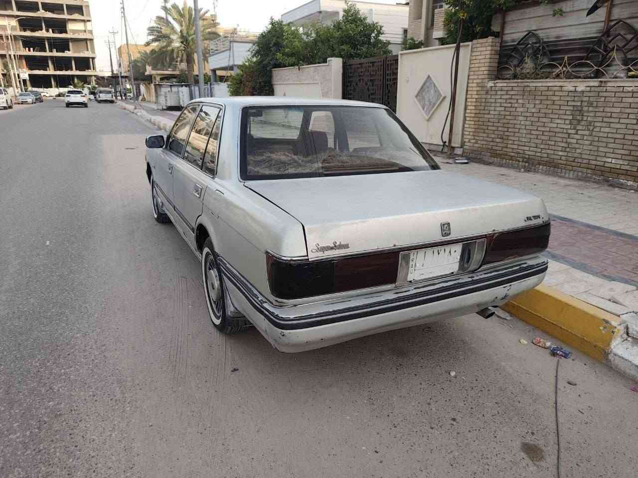 السلام عليكم 
سوبر سيدان موديل 1992 جاهزة كير ومحرك وحدادية وطخم تأثير وتبريد ثلج كهربائيات كله شغالة 
مكفولة من الضربة القوية والصبغ  العام بيه رشات صبغ بسيطه 
السعر 52$ وبيه محال بسيط مكاني سوق الشيوخ للاستفسار 
***********
