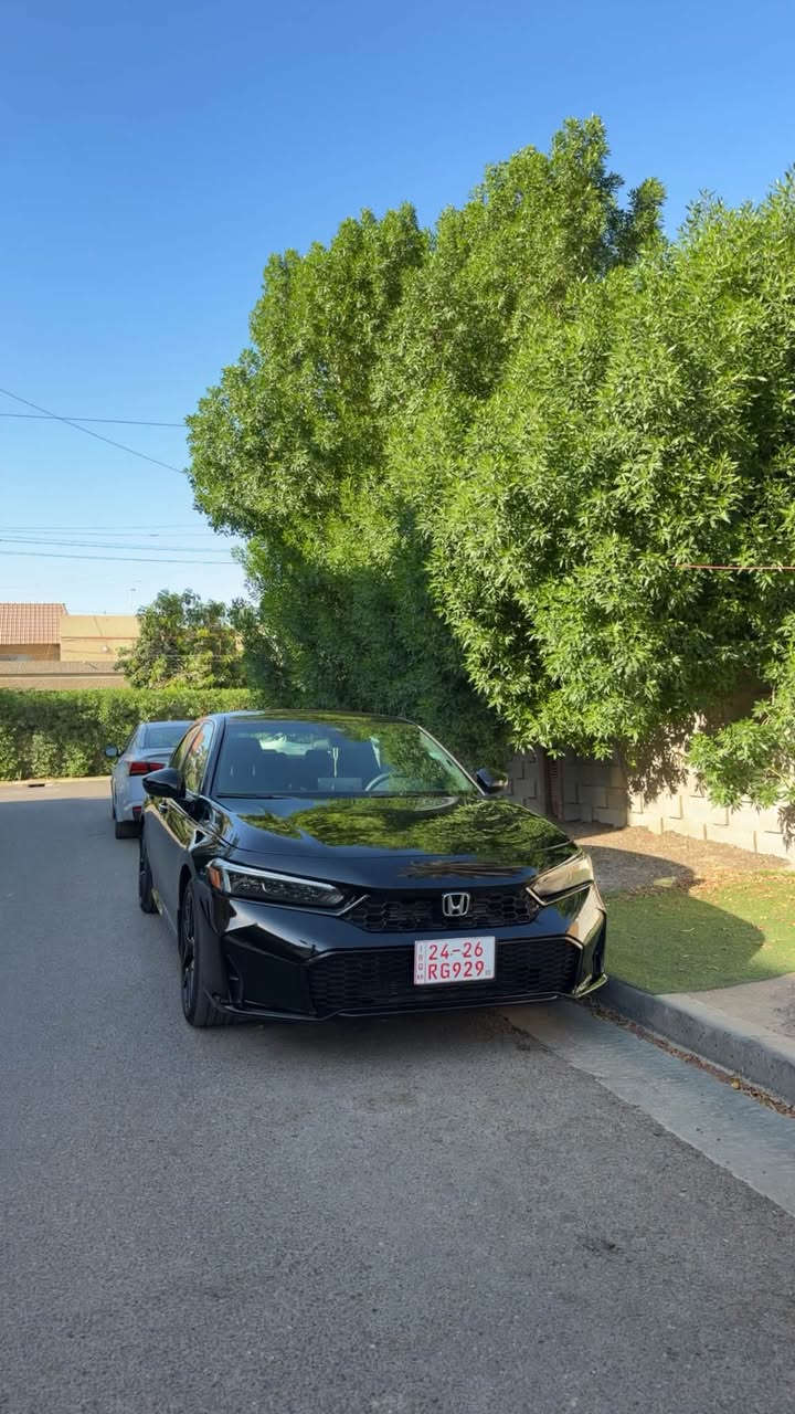السلام عليكم
للبيع هوندا سيفك سبورت هايبرد موديل 2026 كلين تايتل بدون صبغ 

Honda Civic Sport Hybrid 2026

إذا تدور على سيارة تجمع بين القوة + التوفير + الشكل الرياضي هذا اختيارك الافضل 

ملاحظة ( السياره كلين تايتل بدون صبغ فقط بارد بالجاملغ الخلفي و بقبق الجنطه.  يعني السياره بيها فقط بارد على كد شبرين 

موديل: 2026  يجي بيها بصمتين 🔑
ماشيه : 9500 ميل اخت الزيرو
 فئة: Sport Hybrid (أعلى فئة رياضية هايبرد)
 قوة: 200 حصان — أداء قوي وسحب ممتاز
⛽ صرفية: اقتصادية جداً 
 كير  أوتوماتيك e-CVT ناعم جداً
 دفع أمامي (ثبات عالي + قيادة مريحة)

✨ المواصفات الكاملة:
✔️ شاشة كبيرة + Apple CarPlay & Android Auto
✔️ كاميرا خلفية + حساسات أمامية وخلفية
✔️ مثبت سرعة + نظام الحفاظ على المسار
✔️ وضعيات قيادة (Sport / Normal / Eco) 
✔️ فتحة سقف
✔️ جنوط رياضية 18 إنج
✔️ تشغيل بصمة + دخول ذكي
✔️ نظام Honda Sensing (أمان متكامل)

✔️ سيارة شبه جديدة بحالة الوكالة
✔️ هدوء + راحة + عزل ممتاز
✔️ شكل رياضي حديث يلفت النظر
✔️ بدون مشاكل نهائياً وجاهزة للفحص
✔️ عدد مفاتيح السياره 2 بصمتين 🔑

السياره رقم كاتي تترقم اربيل وبعد بيها 80 يوم تكدر تمشي بيها 

📍 الموقع: بغداد حي الجامعة 

📞 للتواصل: ( ***********)

🚨 ملاحظة: السيارة نظيفة جداً، ما تحتاج أي صرف…اخت الزيروو
