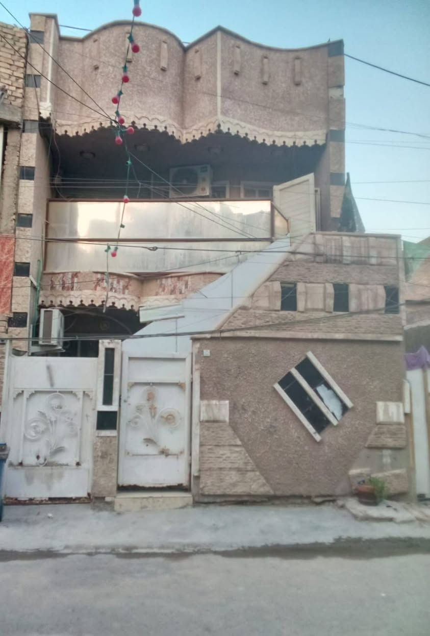 .الدار للبيع مكانه الشعب خلف الاطفائه طابو زراعي الواجه ٦وربع ونزال ٢٠يحتوتي ع استقبال ومطبخ فوك وجوه و٥غرف نوم  وحمامات عدد ٤ البيت كامل بناء حديث لاستفسار الاتصال ع ***********
